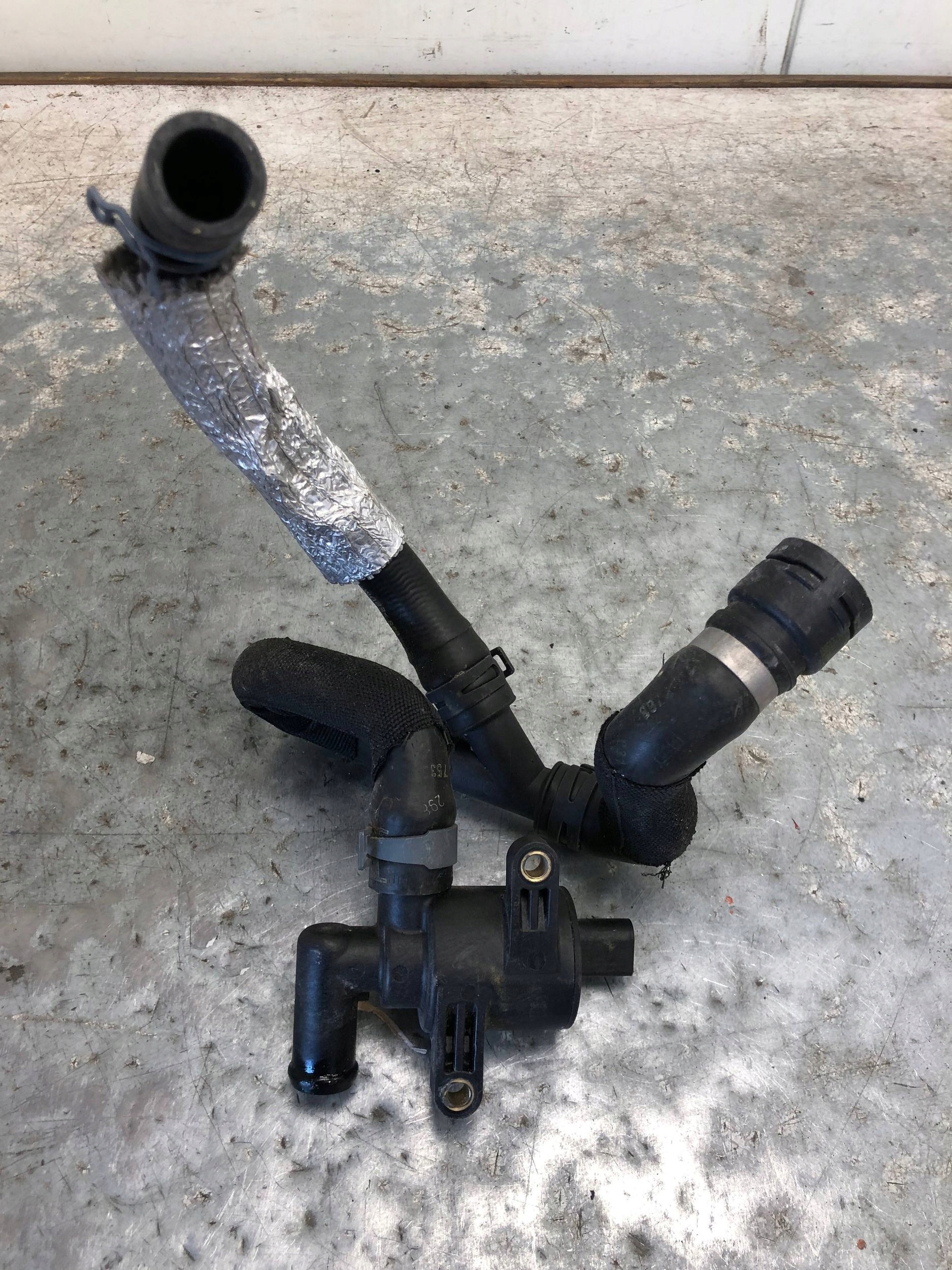 pumpa vode AUDI Q5 4H0121671B 8R0819342E