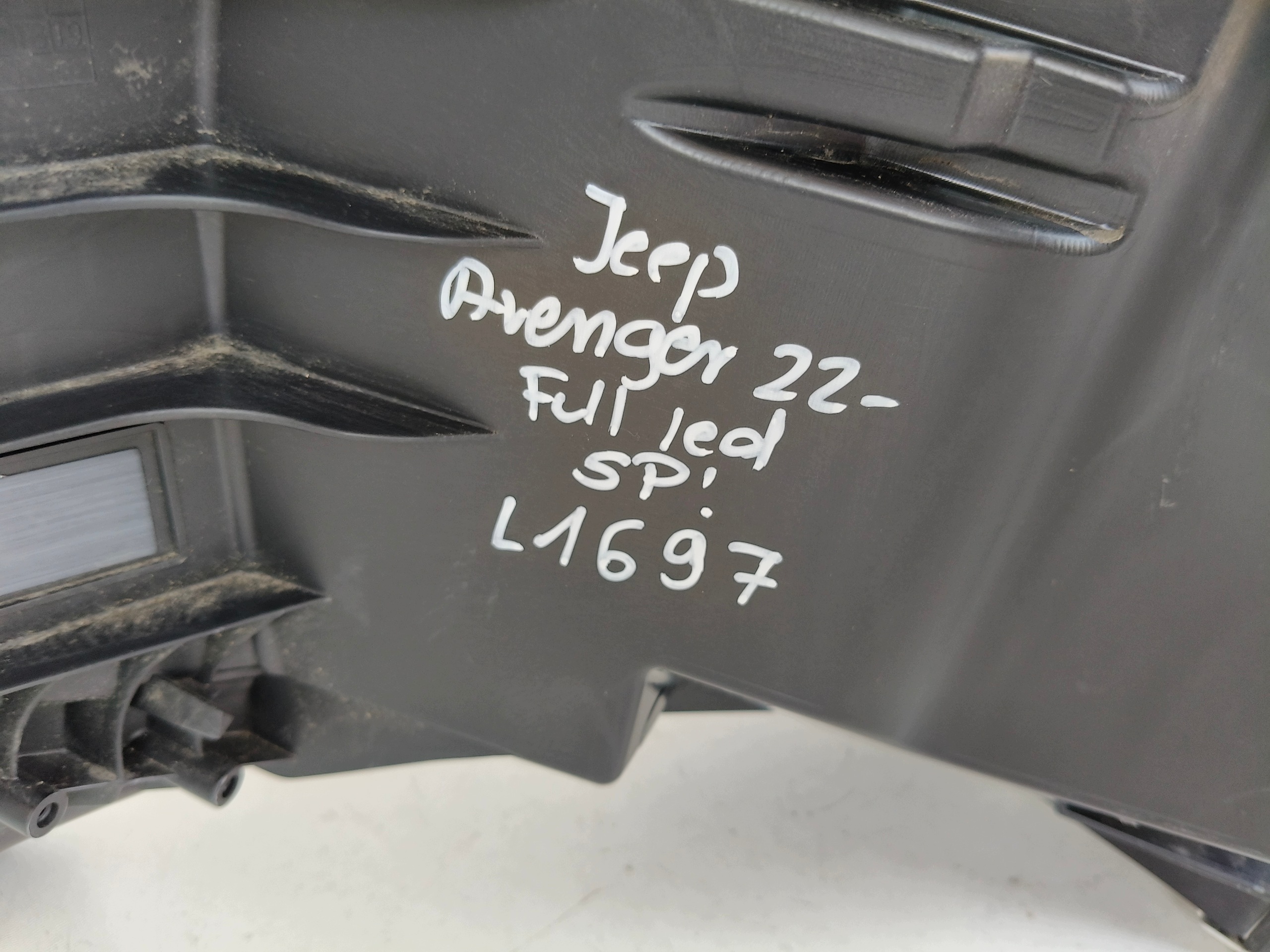 light right REFLEKTOR JEEP AVENGER 22- FULL LED