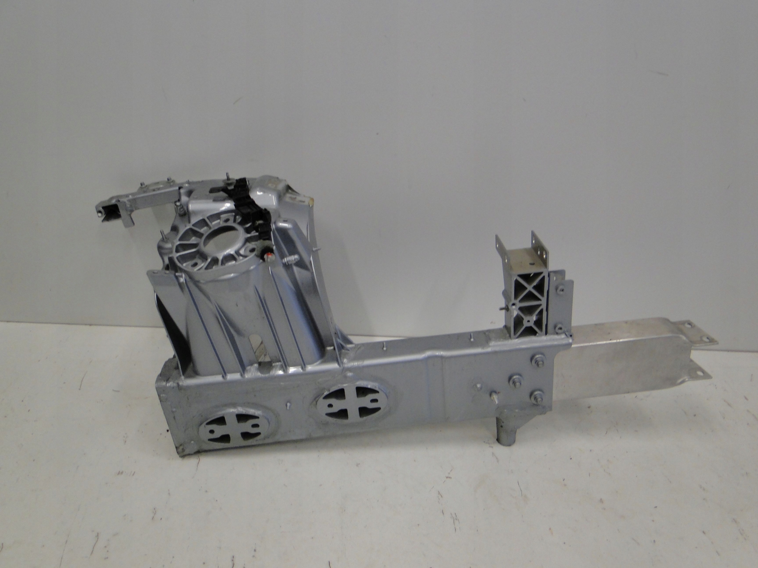 MERCEDES SL R232 232 ĆWIARTKA PODŁUŻNICA LEWA Producent części Mercedes-Benz OE