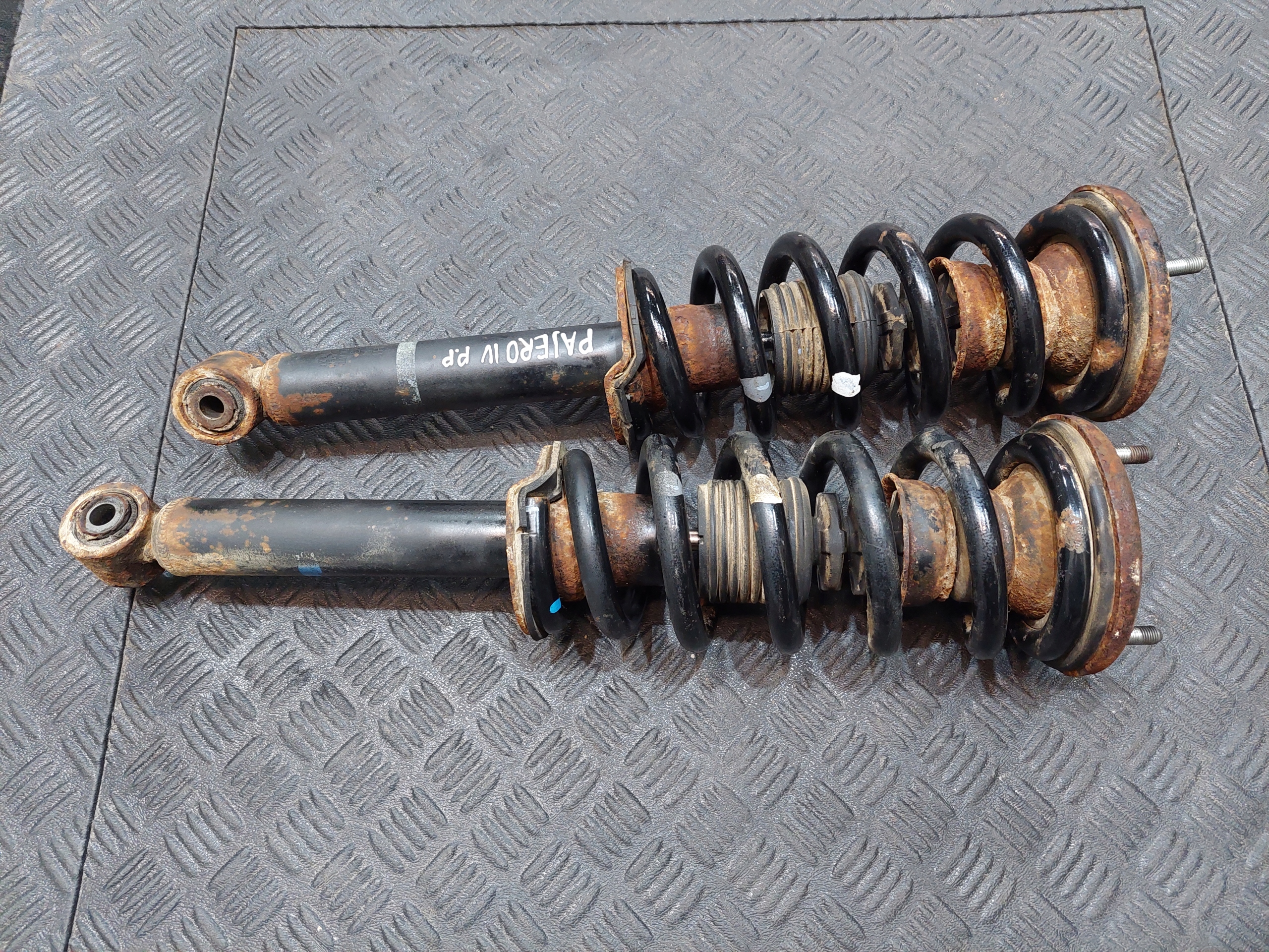 shock absorber right left front MITSUBISHI PAJERO IV 3.2 DID