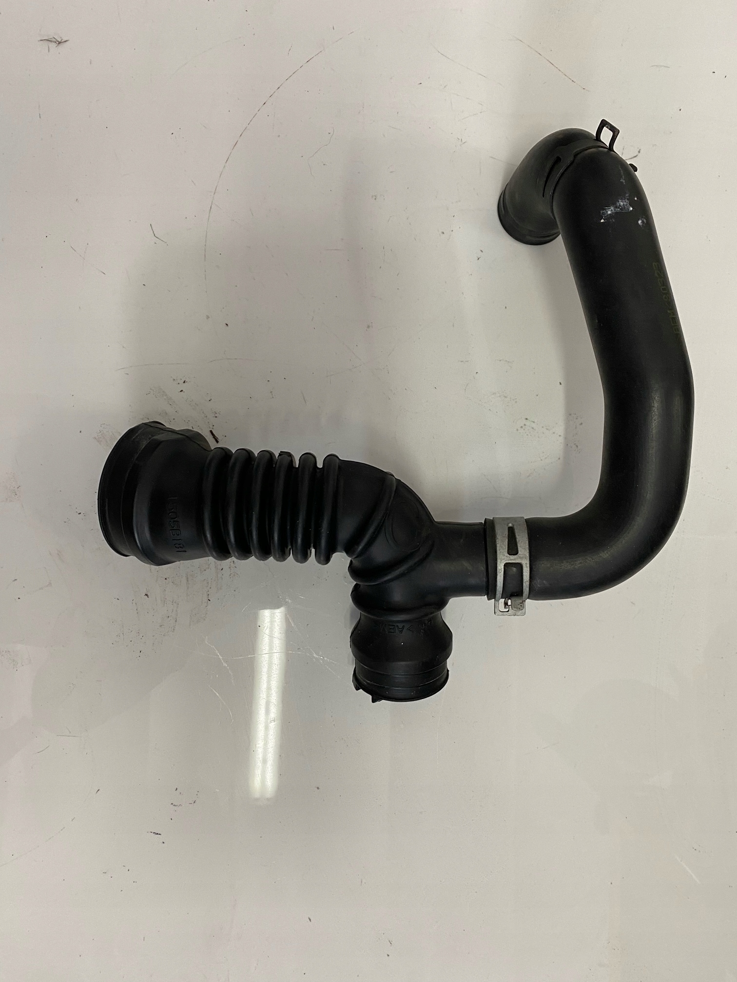 Впускной шланг Mitsubishi Eclipse Cross 1505b181