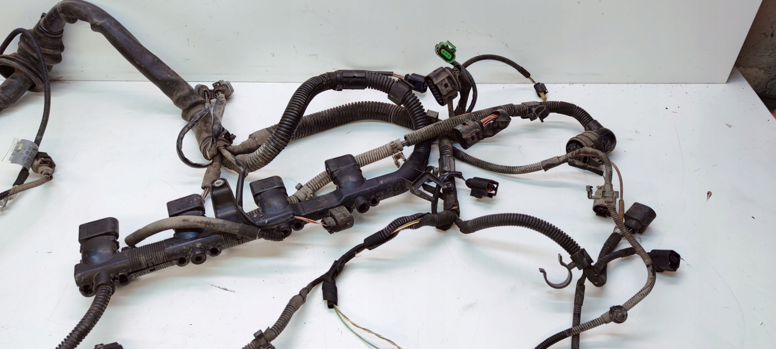 bundle of the engine AUDI A4 B8 A5 8T 1.8 TFSI 8K1971072G