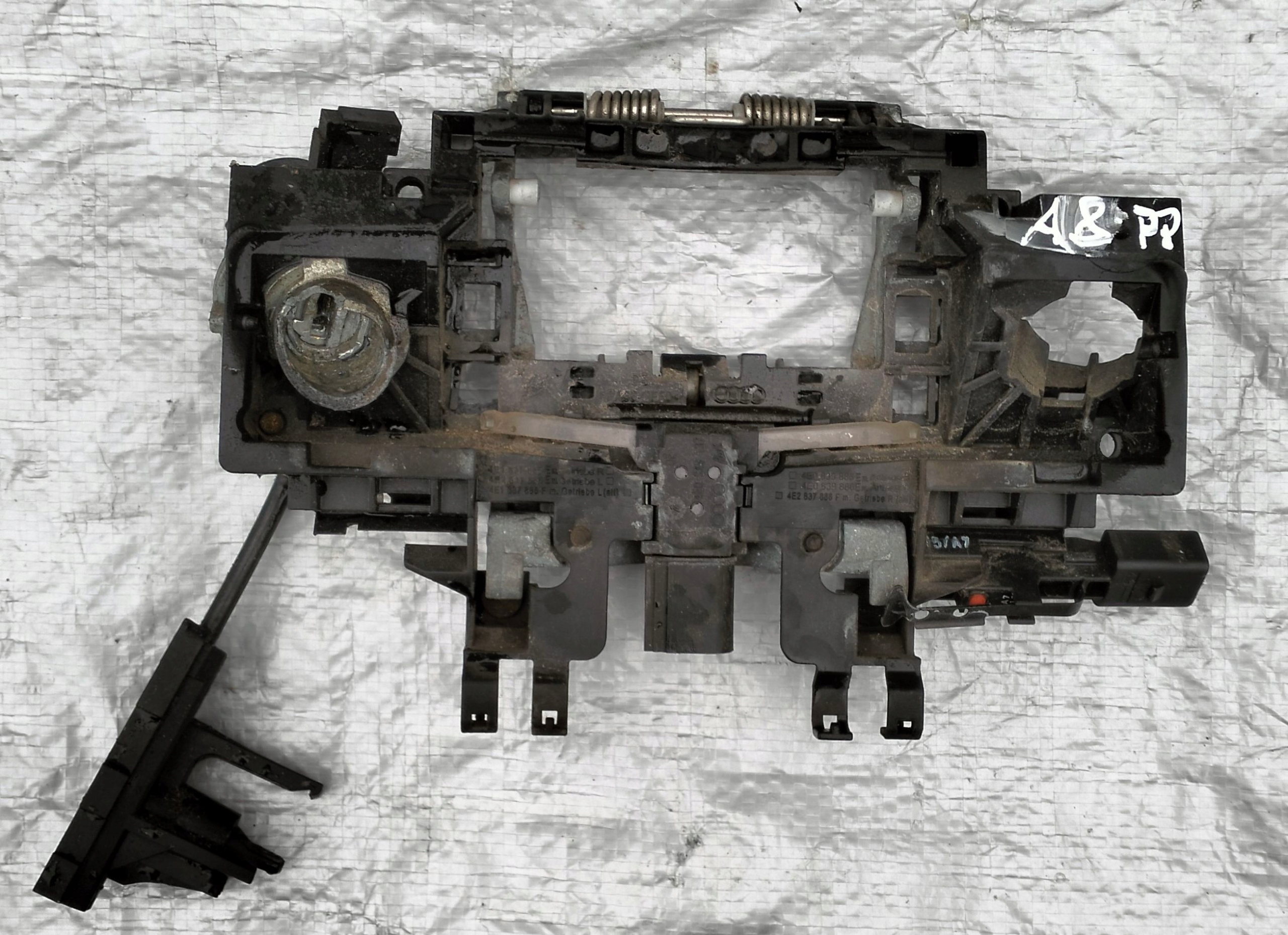 ручки наружный правый передний Audi A8 D3 4E0839885 4E0839886