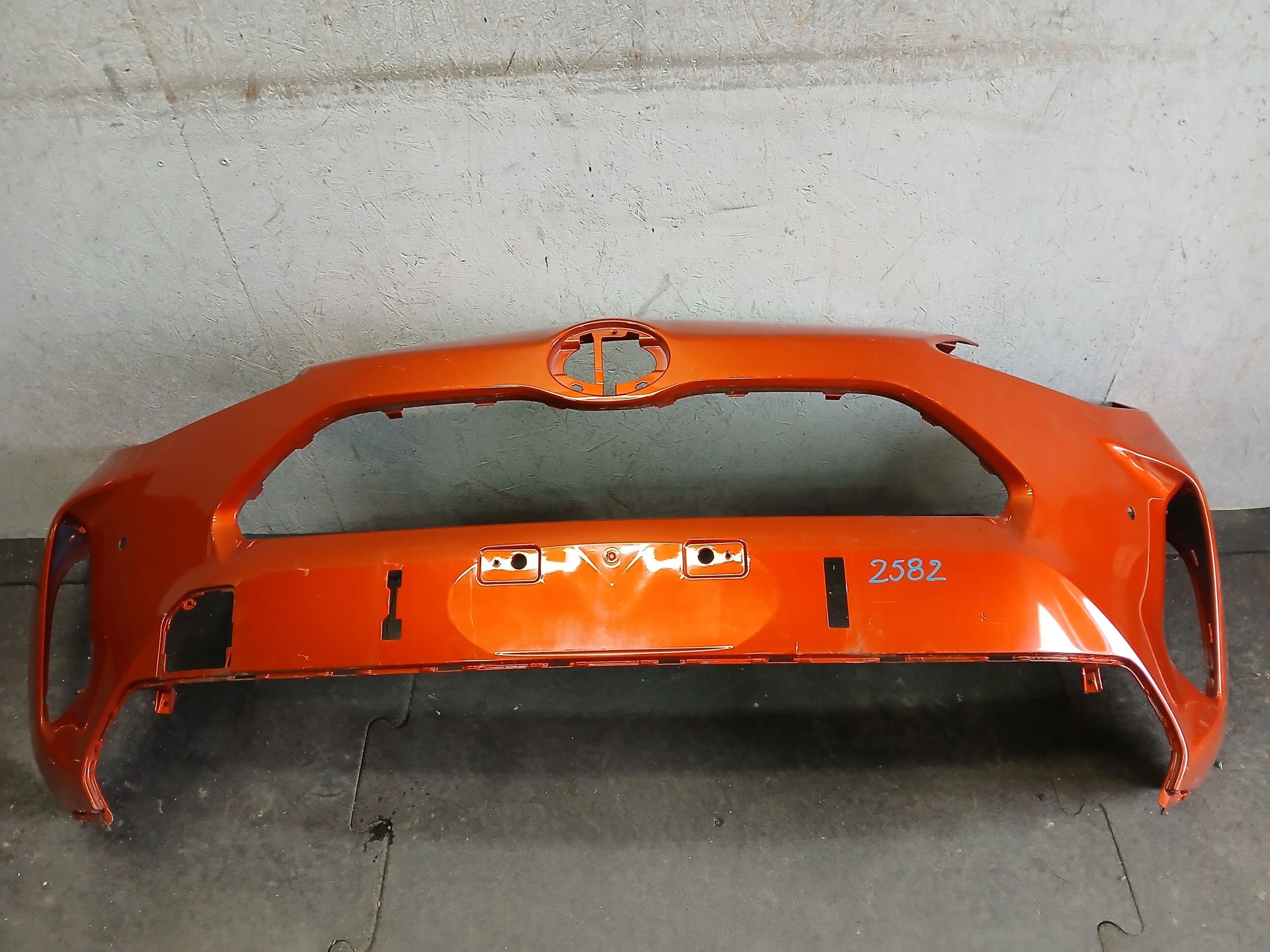 bumper front TOYOTA YARIS CROSS