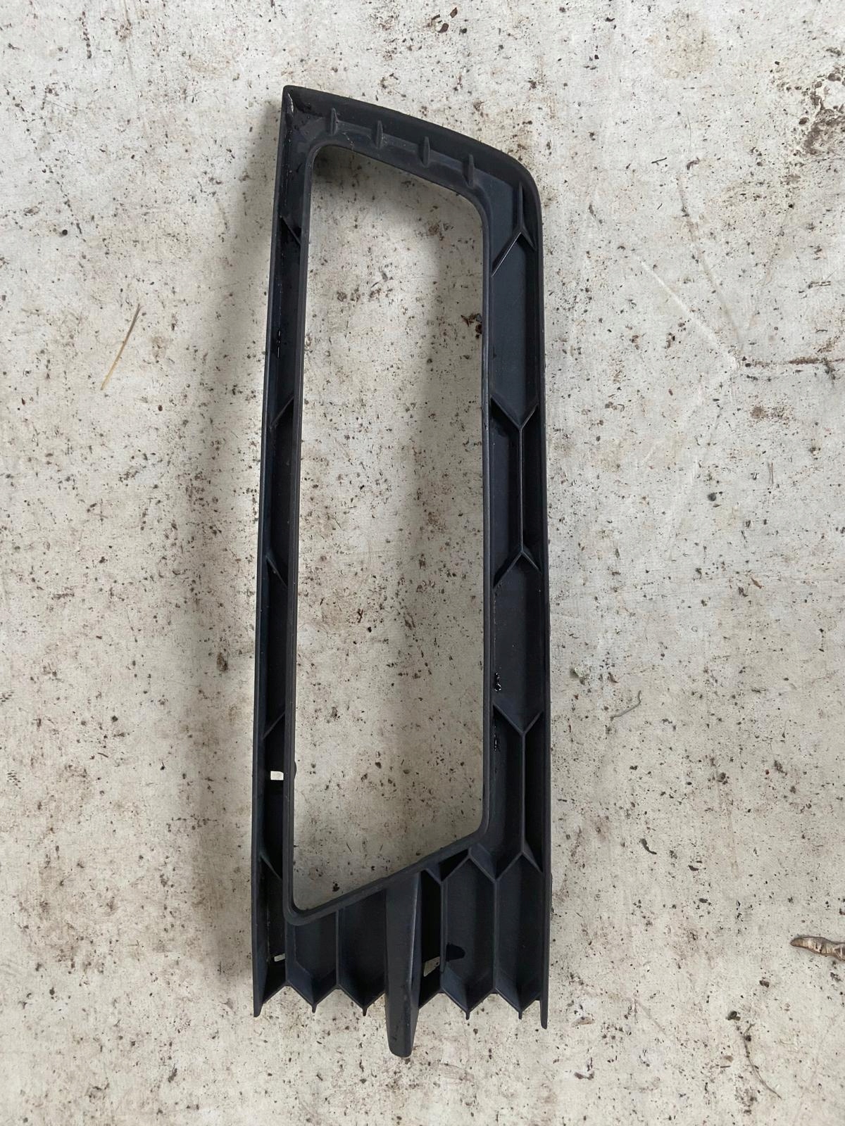 SKODA RAPID 12-16 grid of a bumper left front