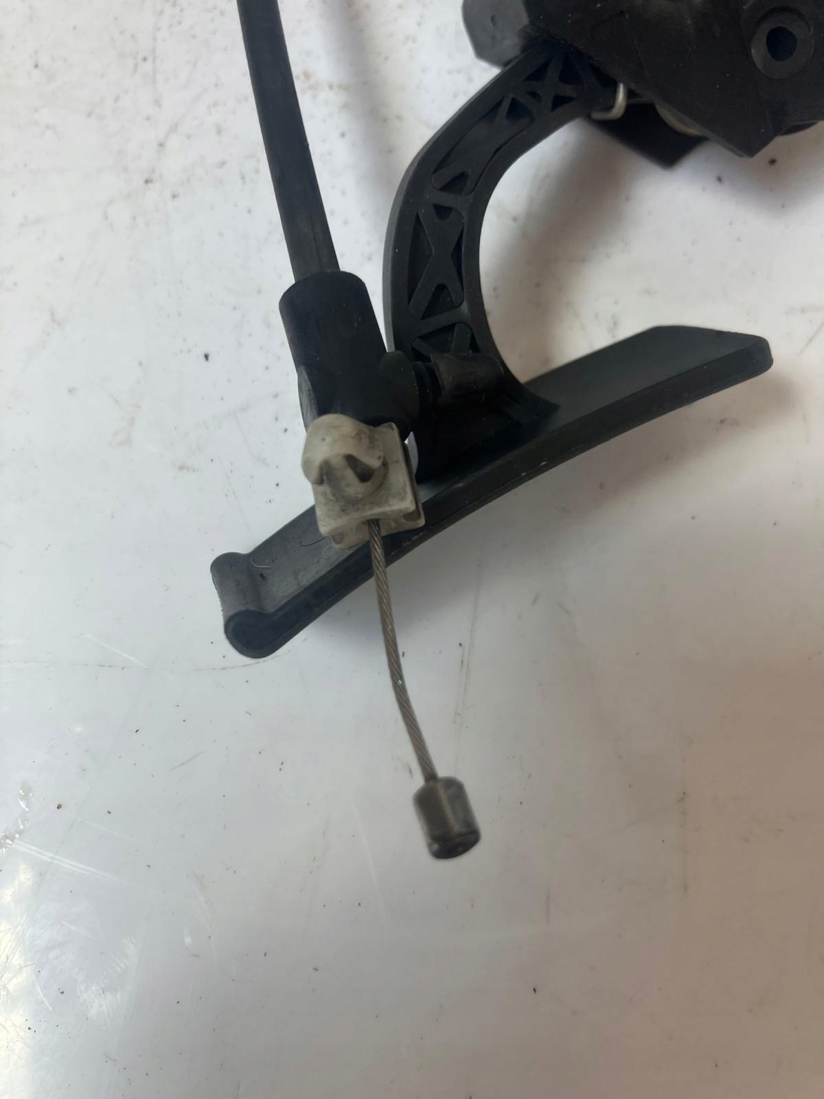 Câble du capot PEUGEOT 3008 et 09-16