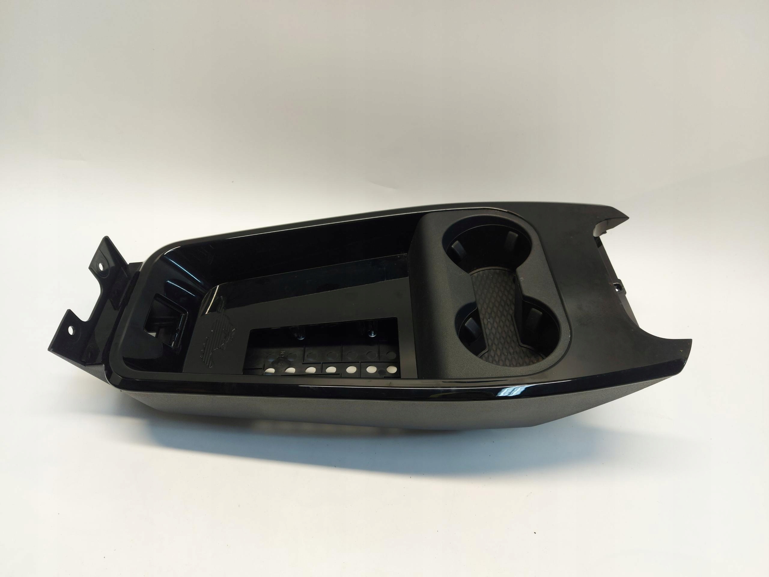 FORD Mustang MACH-E passenger compartment armrest bracket kubki