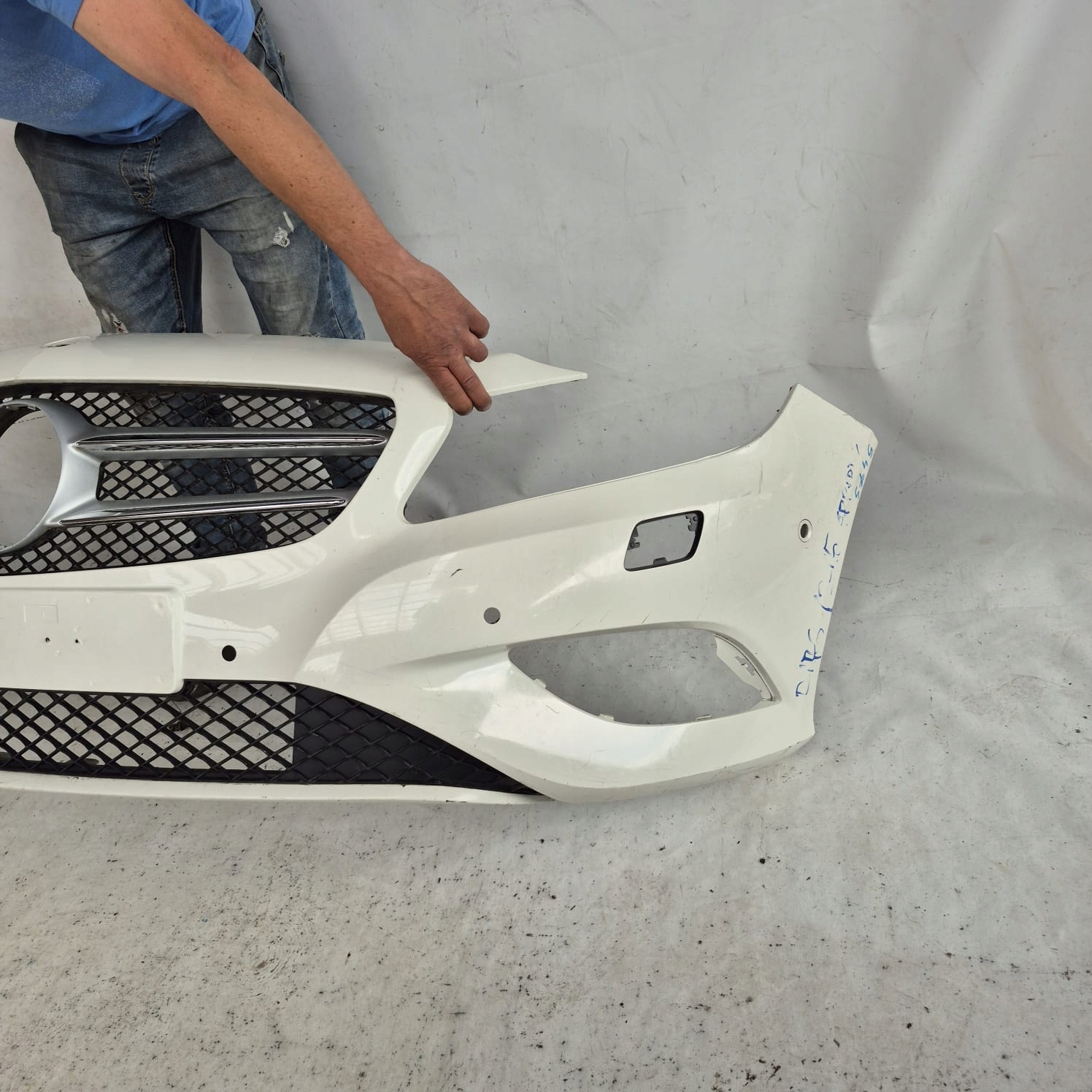 MERCEDES A-KLASA III 3 W176 12-15 bumper front front washer PDC