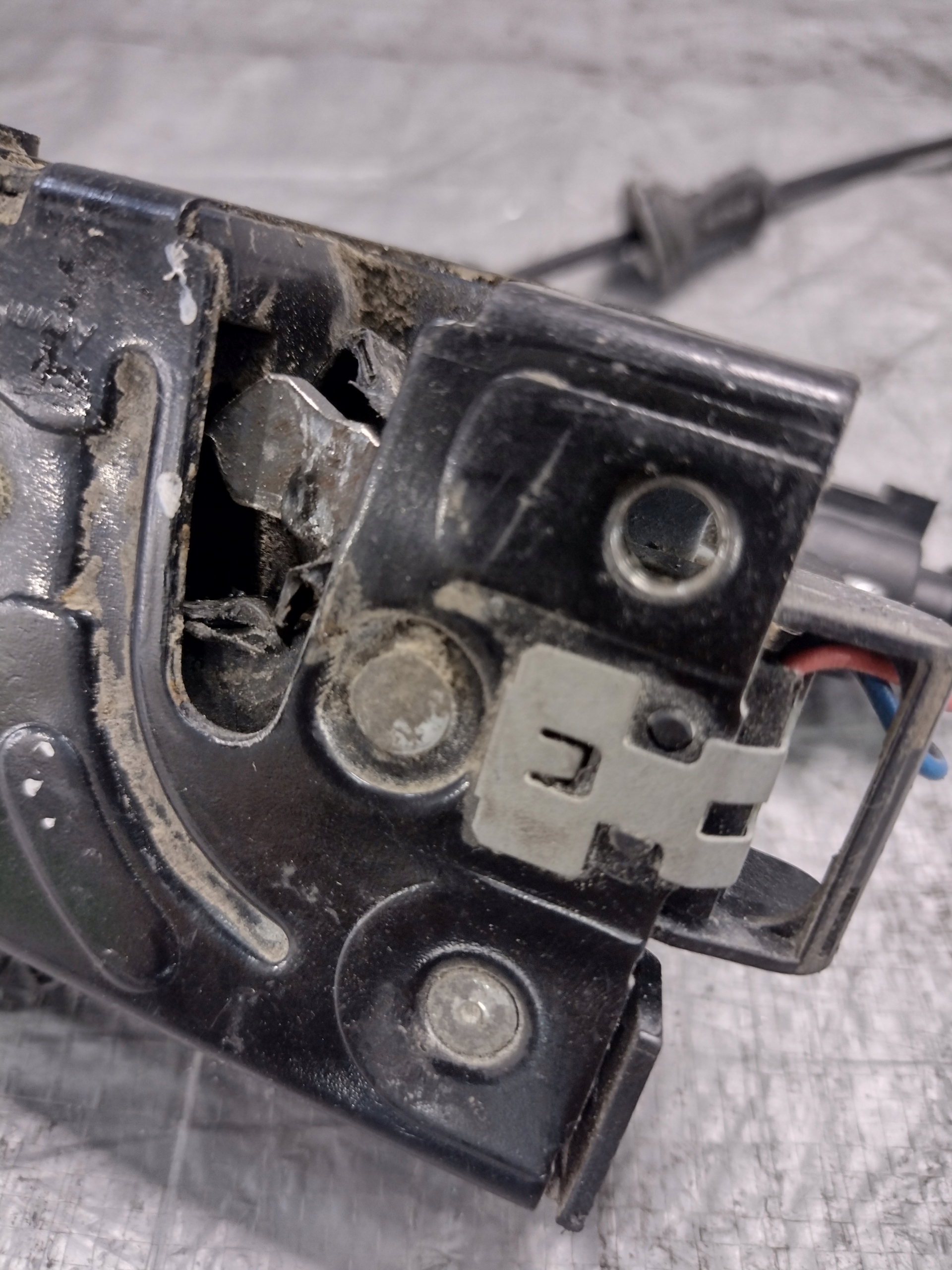 lock door left rear Skoda Octavia II 2 OE 7L0 839 015D
