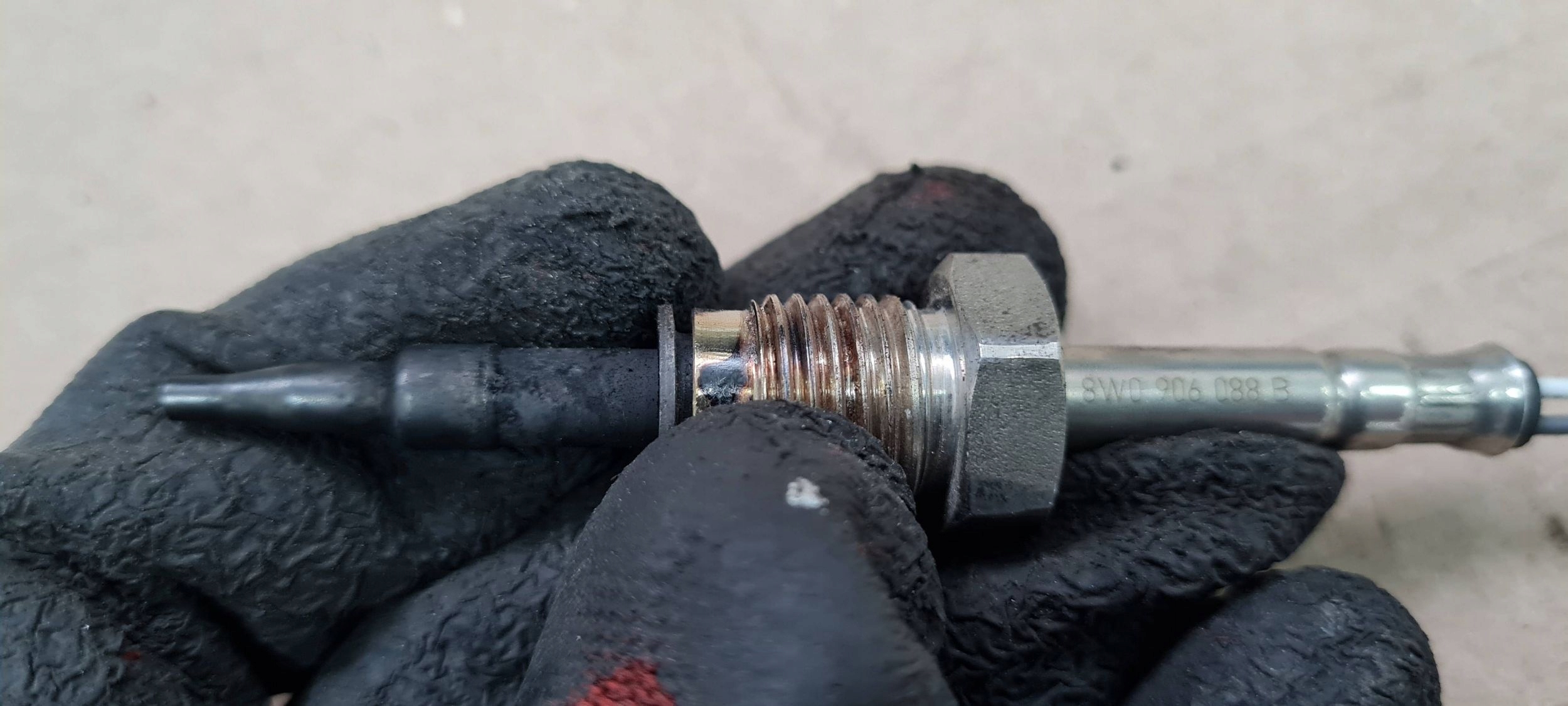 A4 B9 8W Sensor TEMPERATURY Gase 8W0906088B 2.0 TDI A5 8W