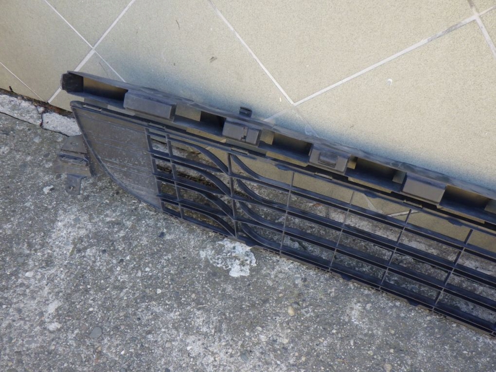 RENAULT MEGANE III 08- grid of a bumper