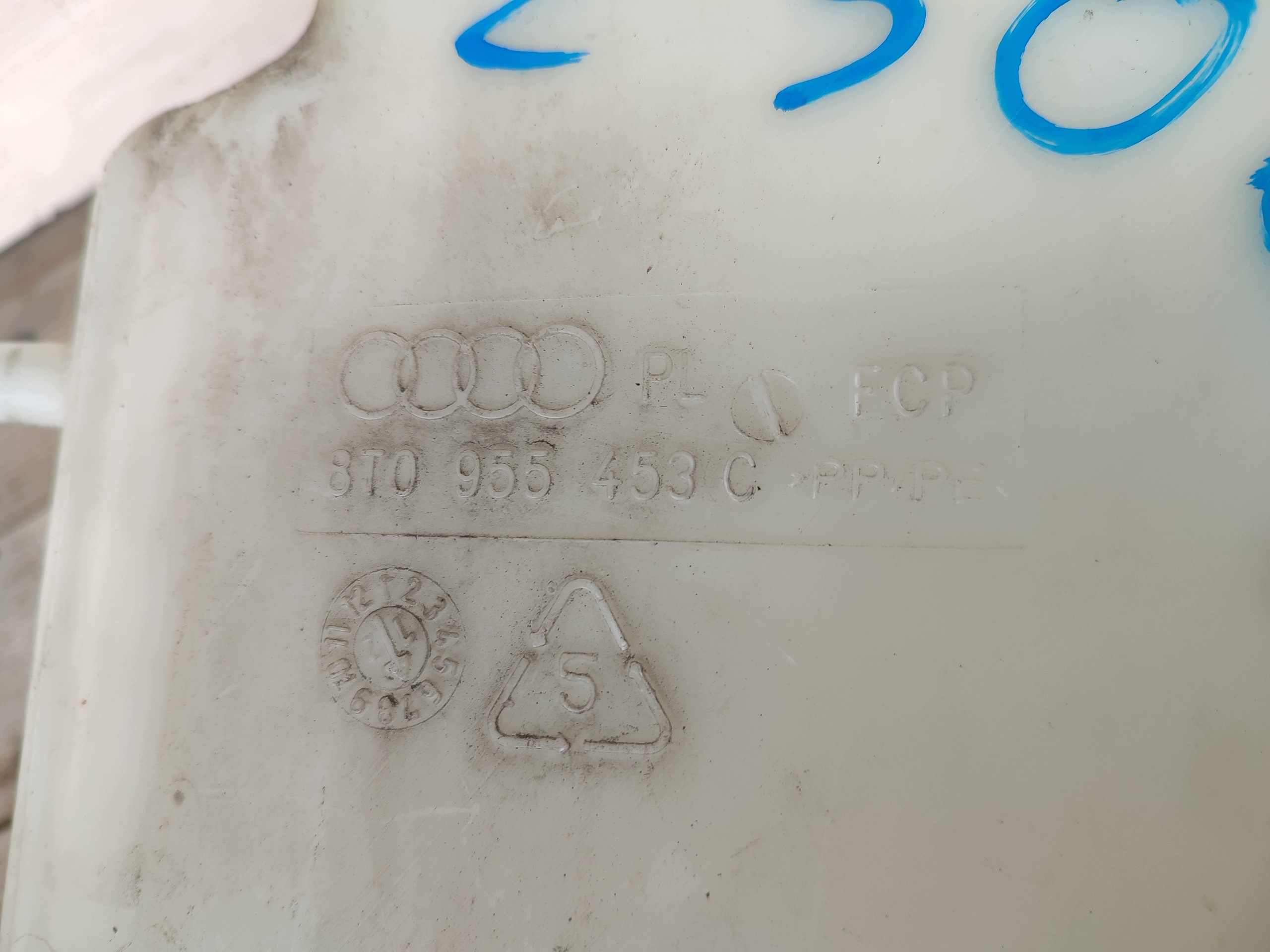 Behälter der Spritzdüse DO AUDI A4 B8 8T0955453C