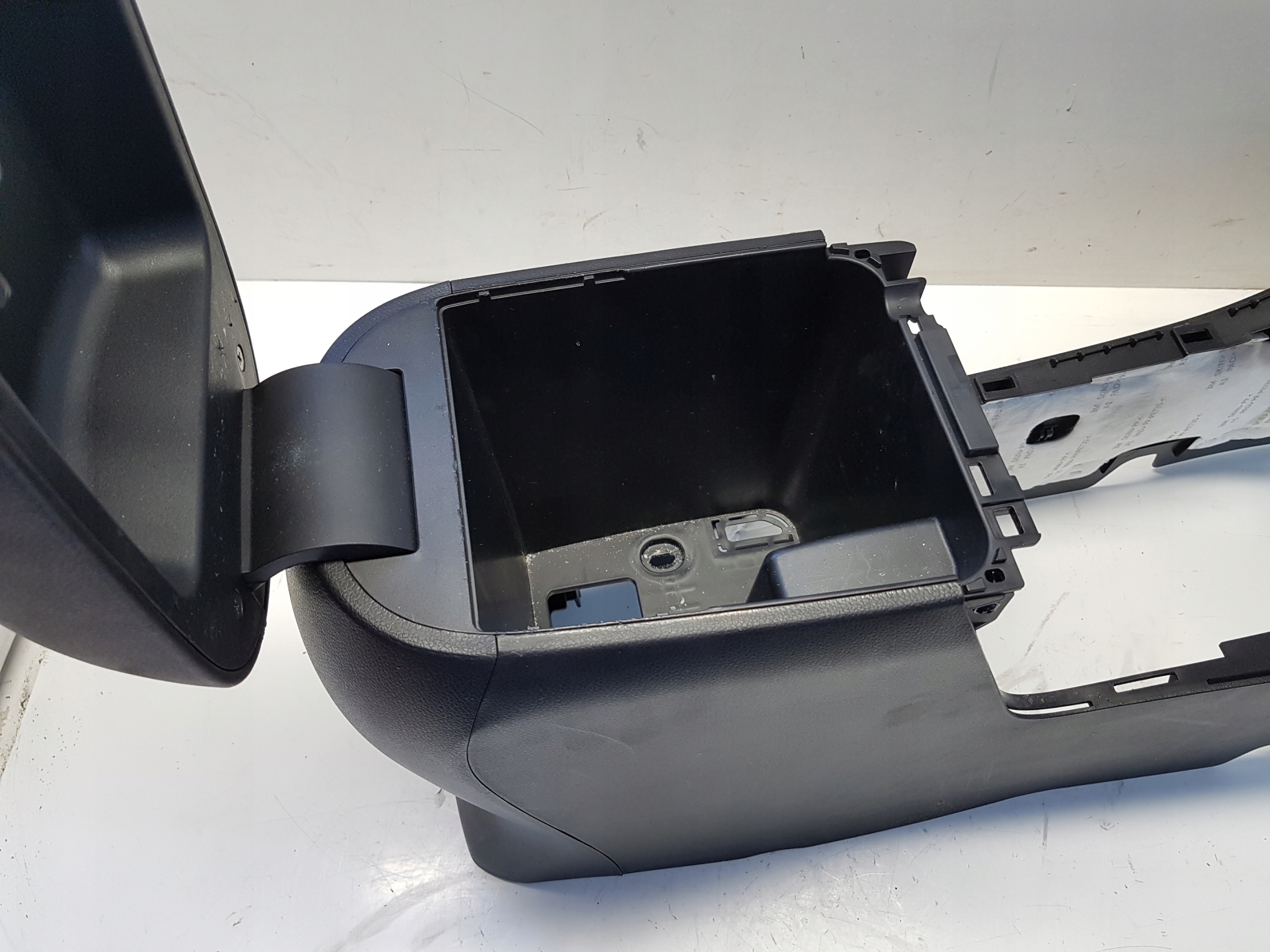 KIA SPORTAGE III TUNEL central armrest