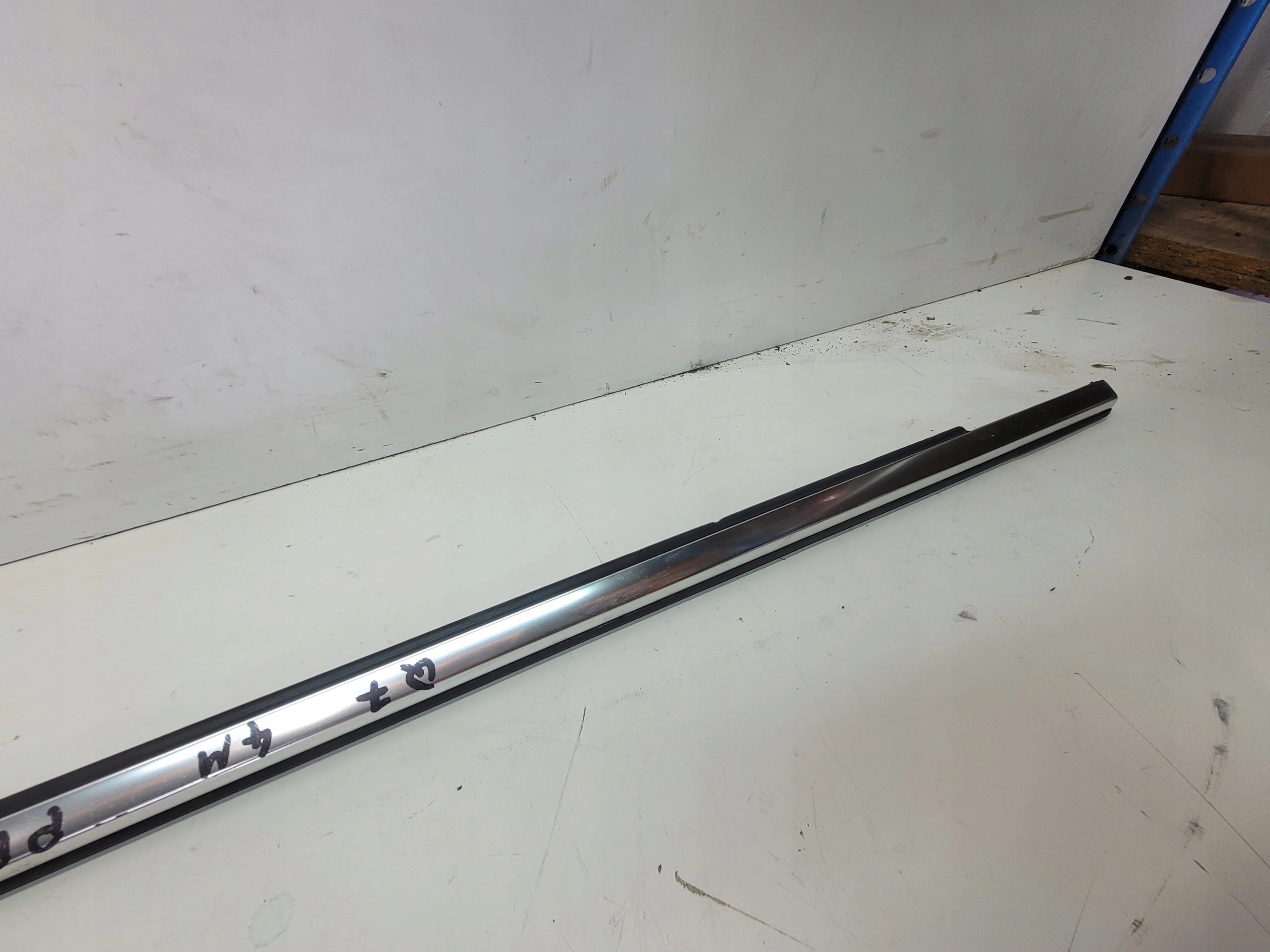 moulding CHROM door right front AUDI Q7 4M 4M0853284 3Q7