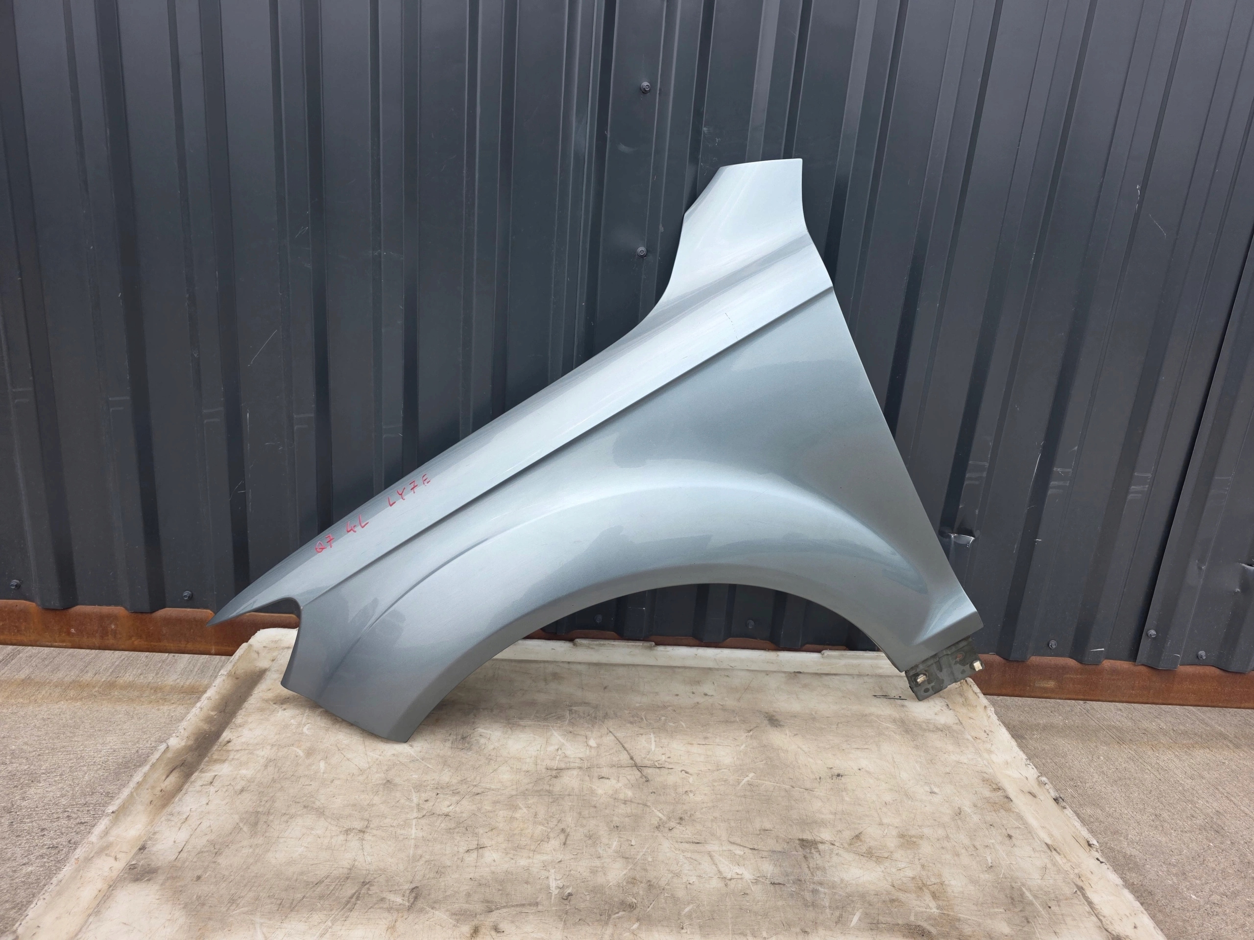 fender left front AUDI Q7 4L LY7E 2005-2014 !!!