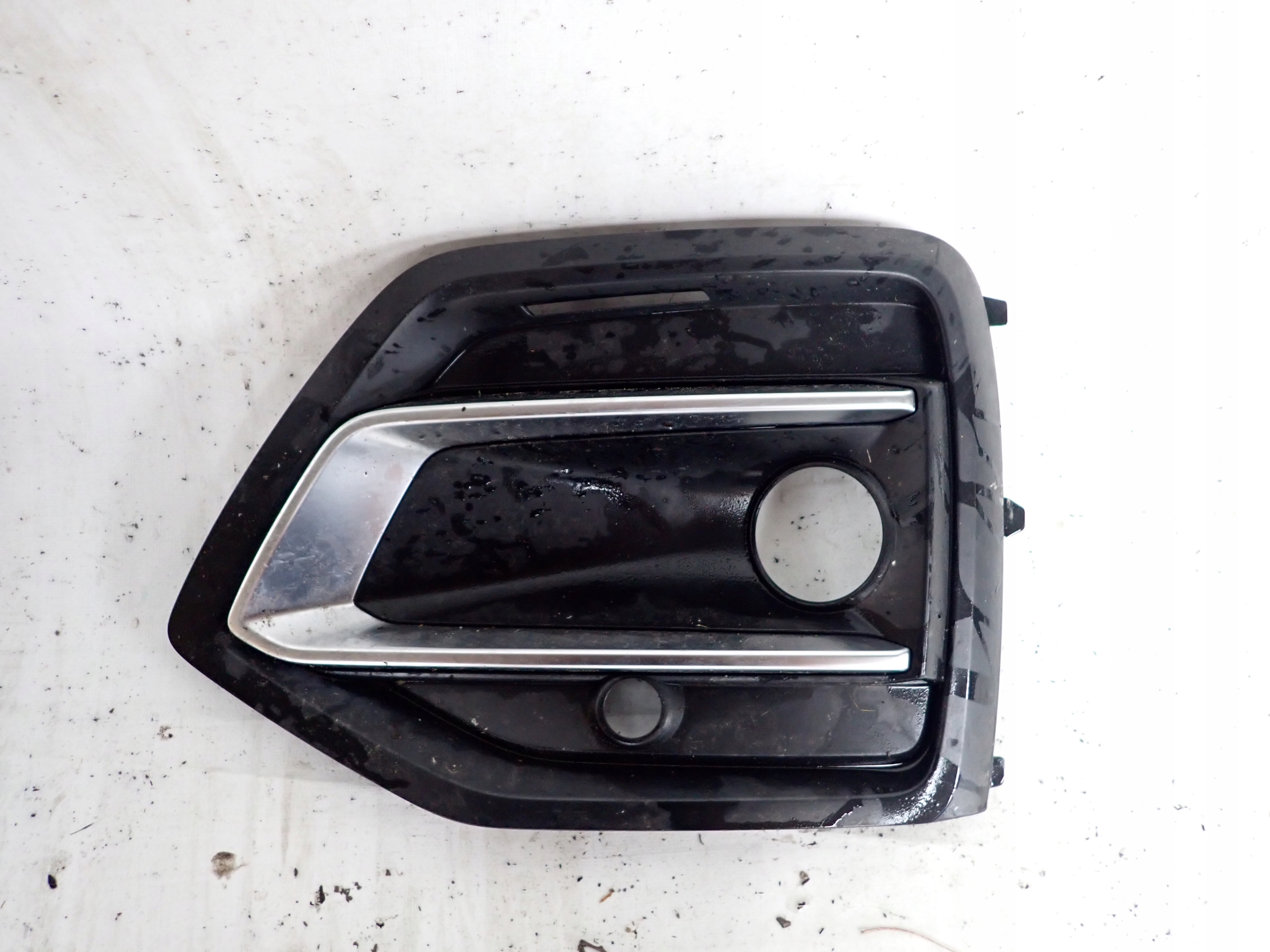 AUDI Q5 II 80A LIFT 20- grid of a bumper front front left 80A807679