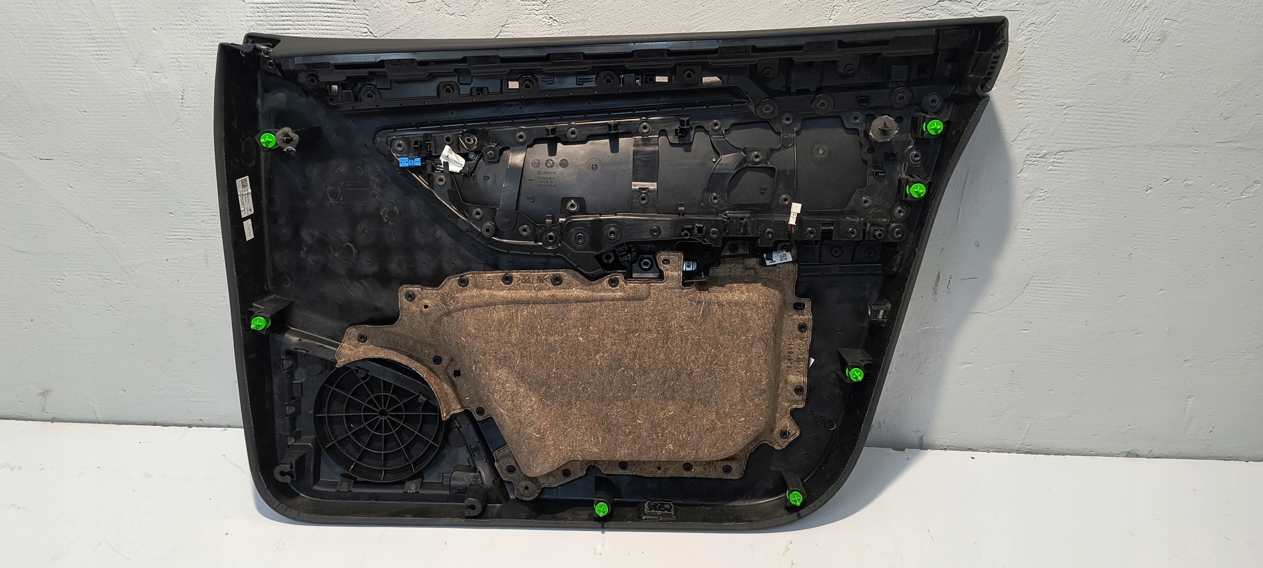 обивка дверные карты передний левый tesla MODEL Y`