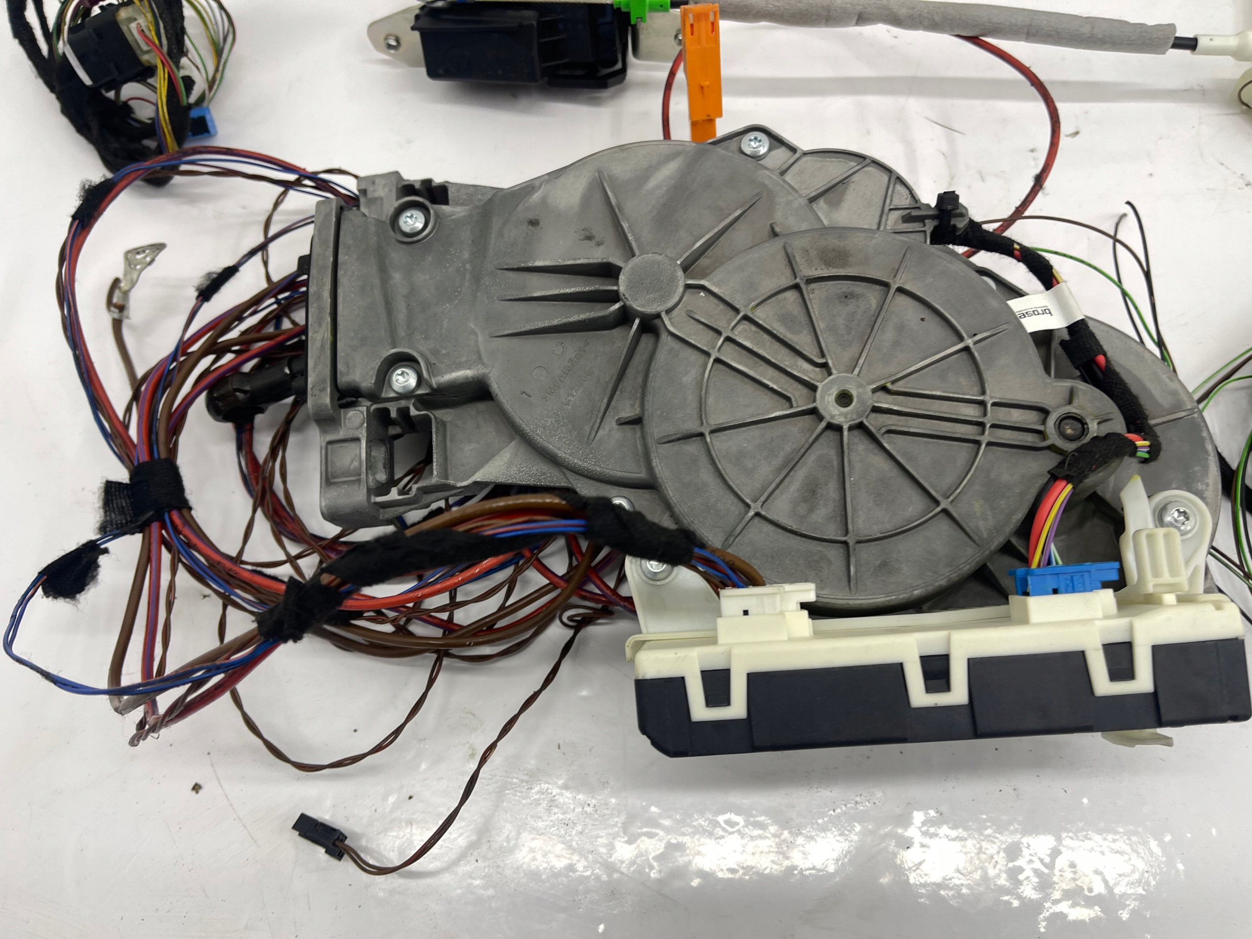 Mercedes E-KLASA W213 KOMBI Montage du capot Électrique Câblage Module