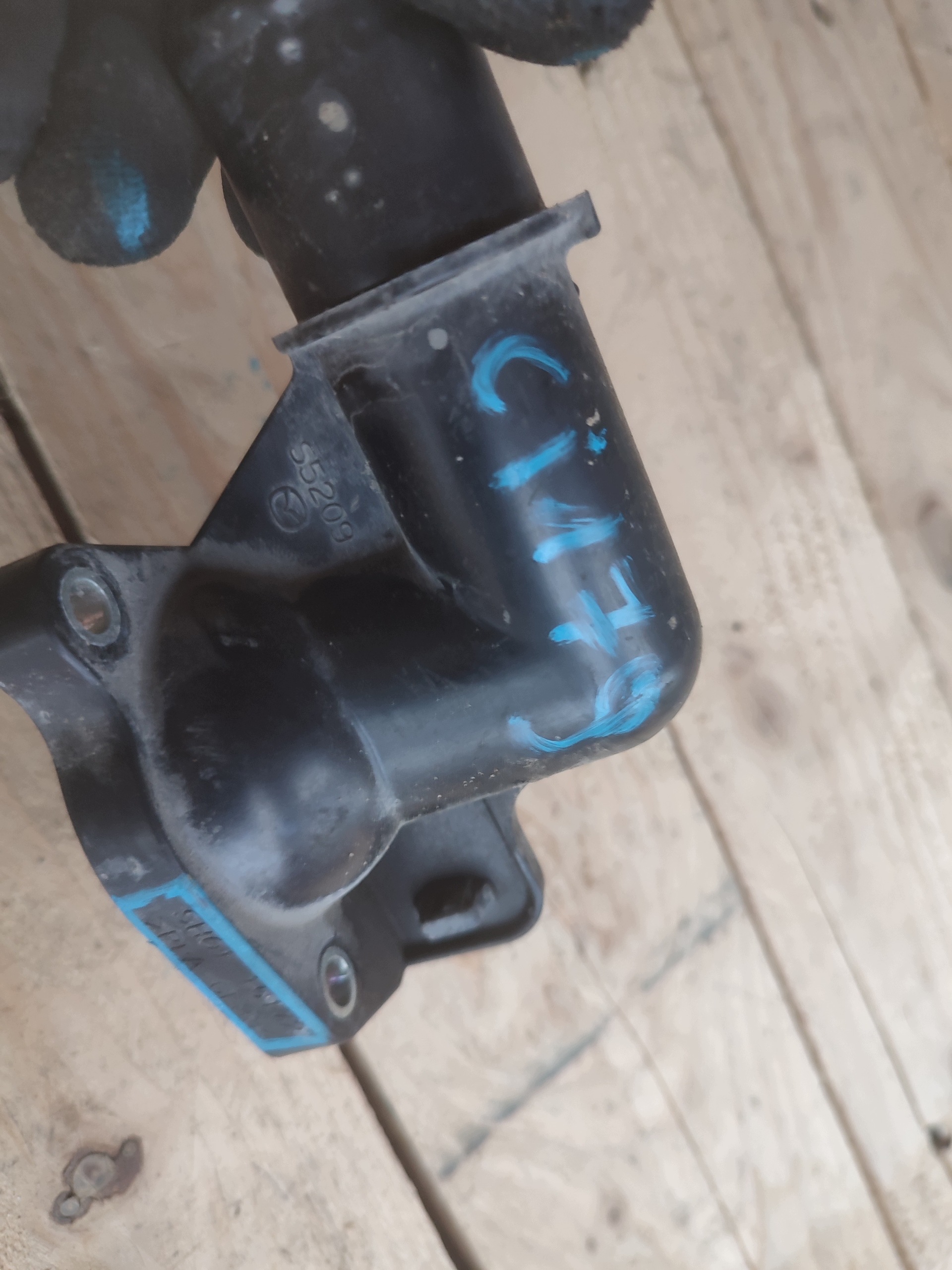 prirubnica vode Mazda 2.2 SH0115172