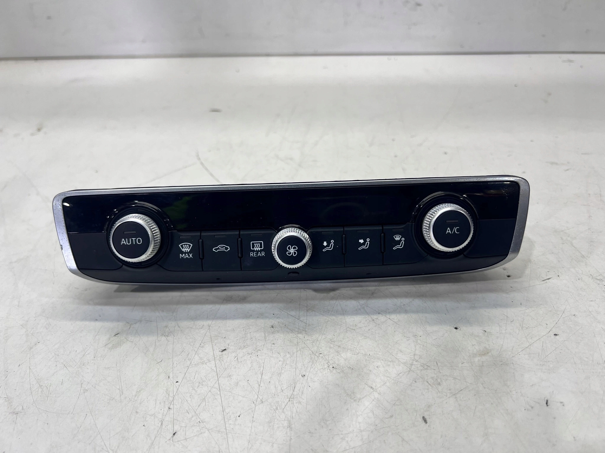 Unite commande clima de chauffage AUDI A3 8V 8V0820043AE