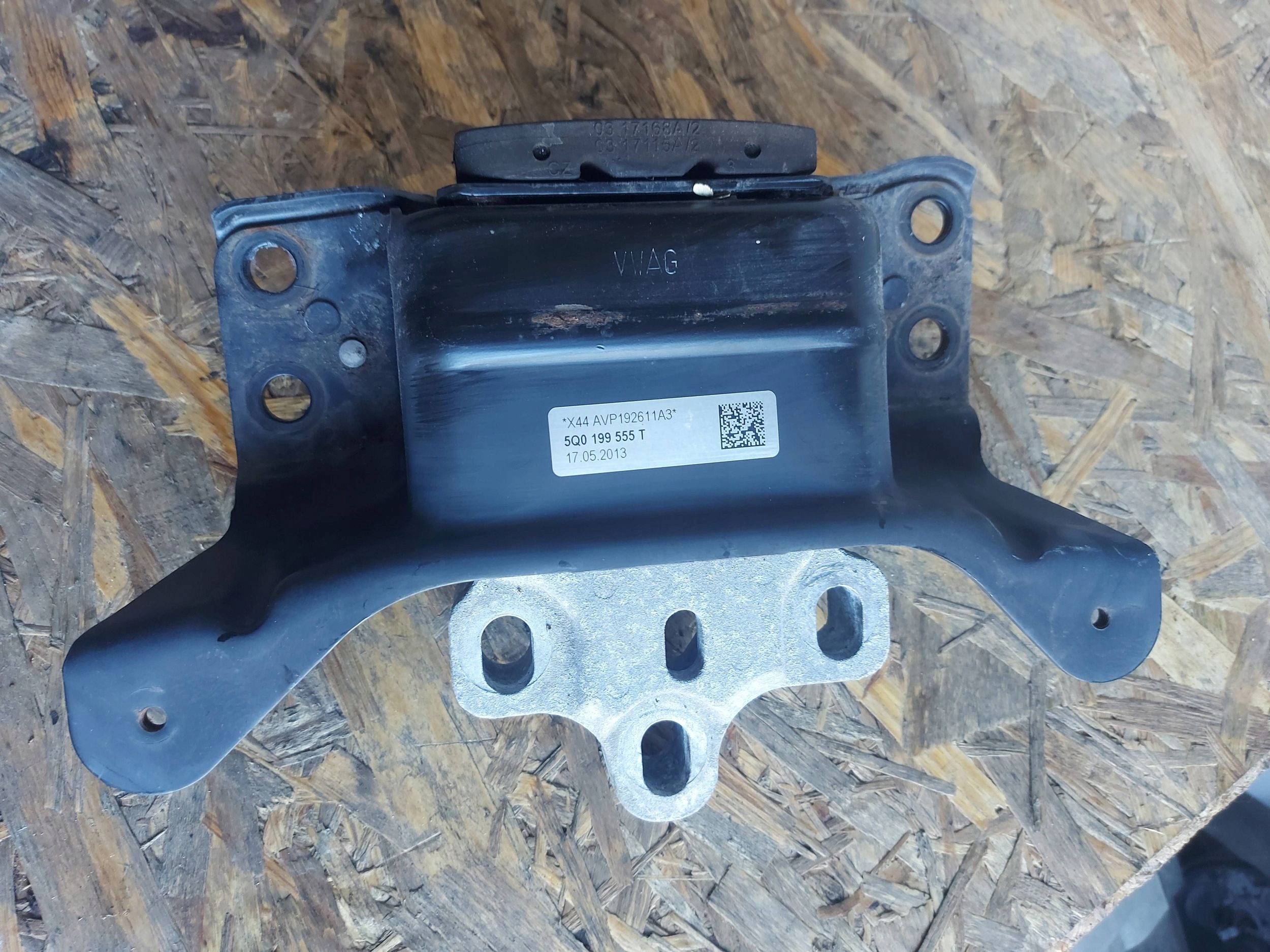 Volkswagen OE 5q0199555t подушка коробки передач