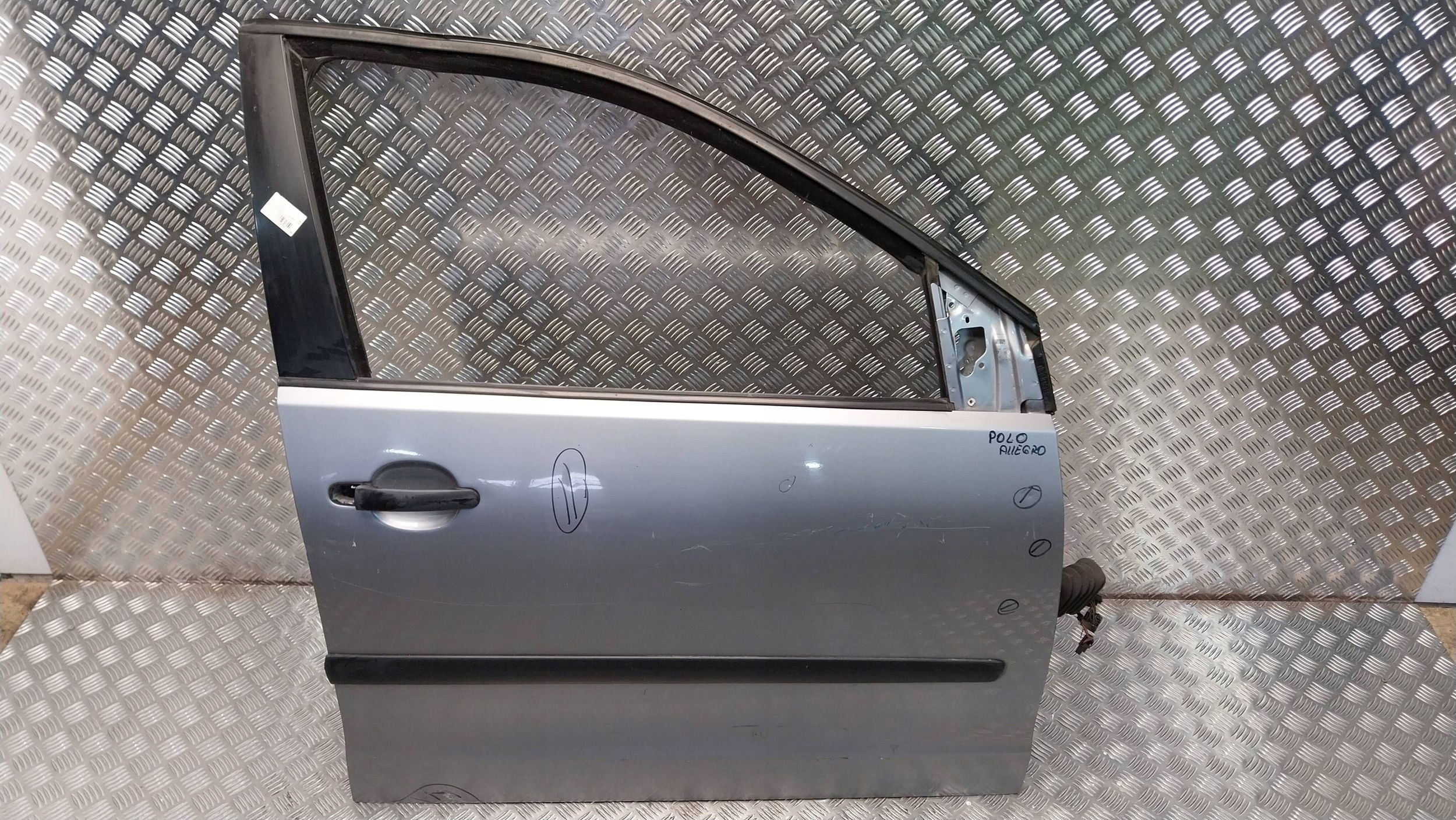dveře předek pravé VW POLO 6Q 01