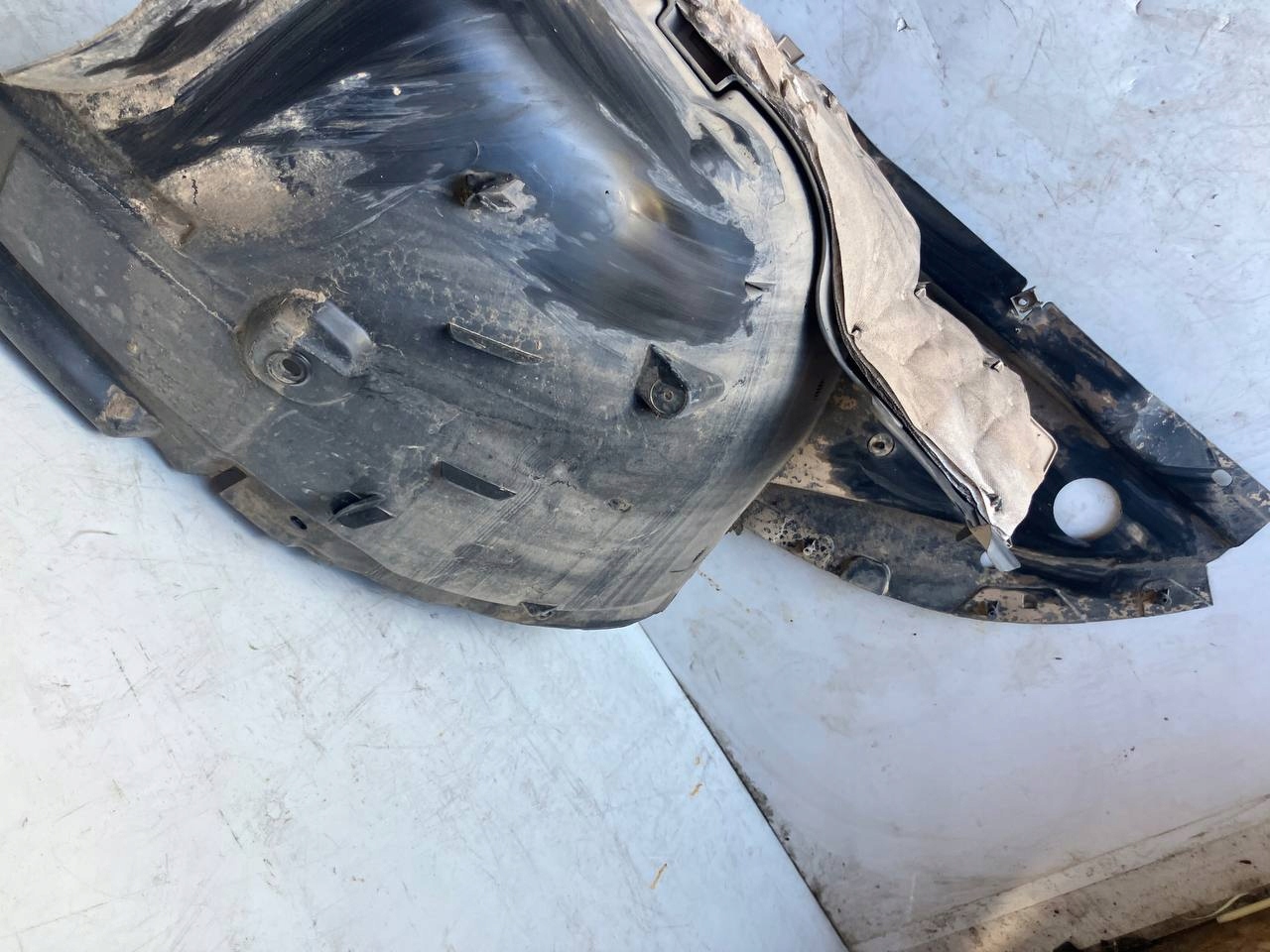 mudguard right front CITROEN C3 III #12 9811931180