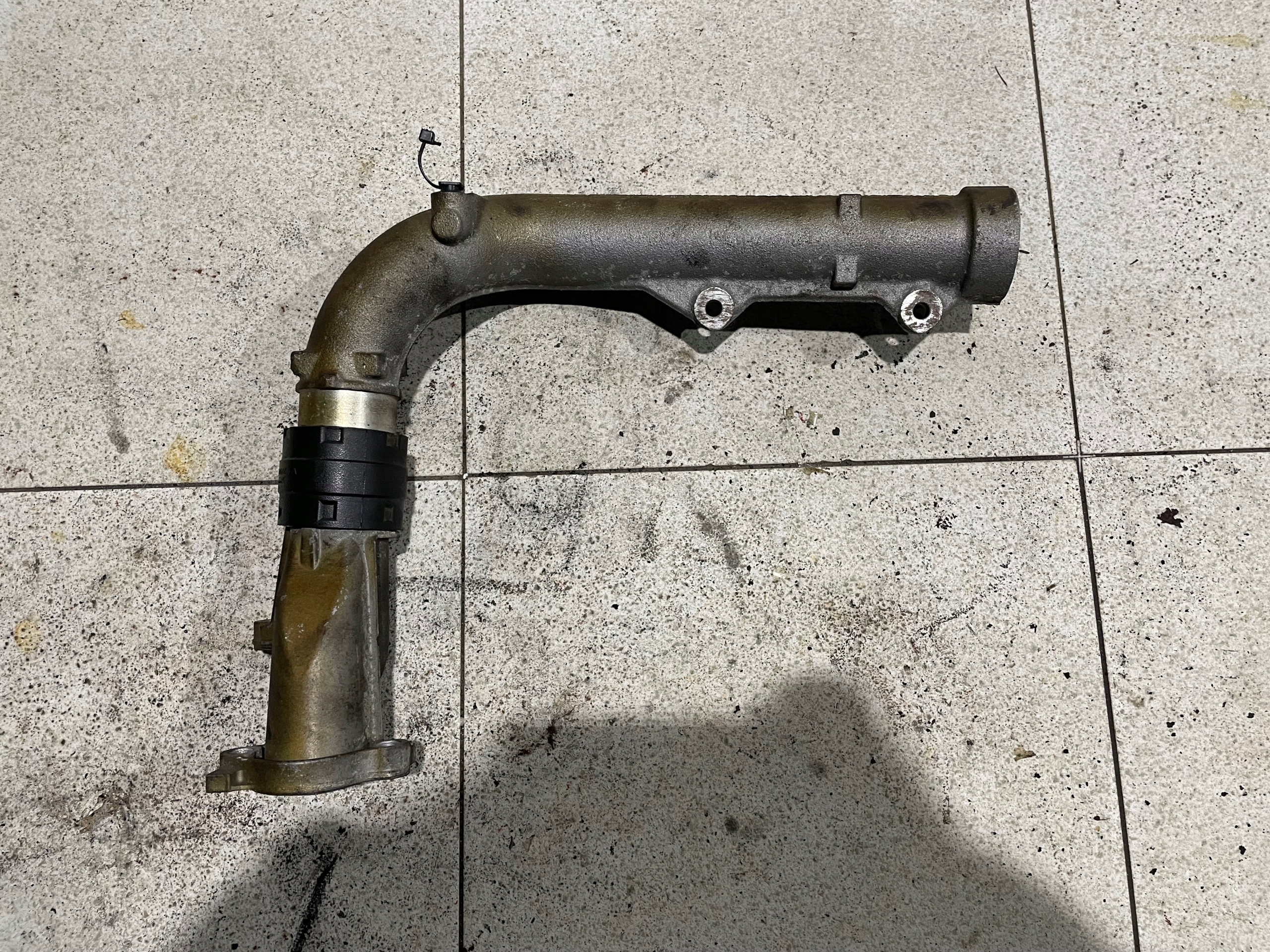 4712032702 - Труба рециркулятора выхлопных газов Actros MP 4