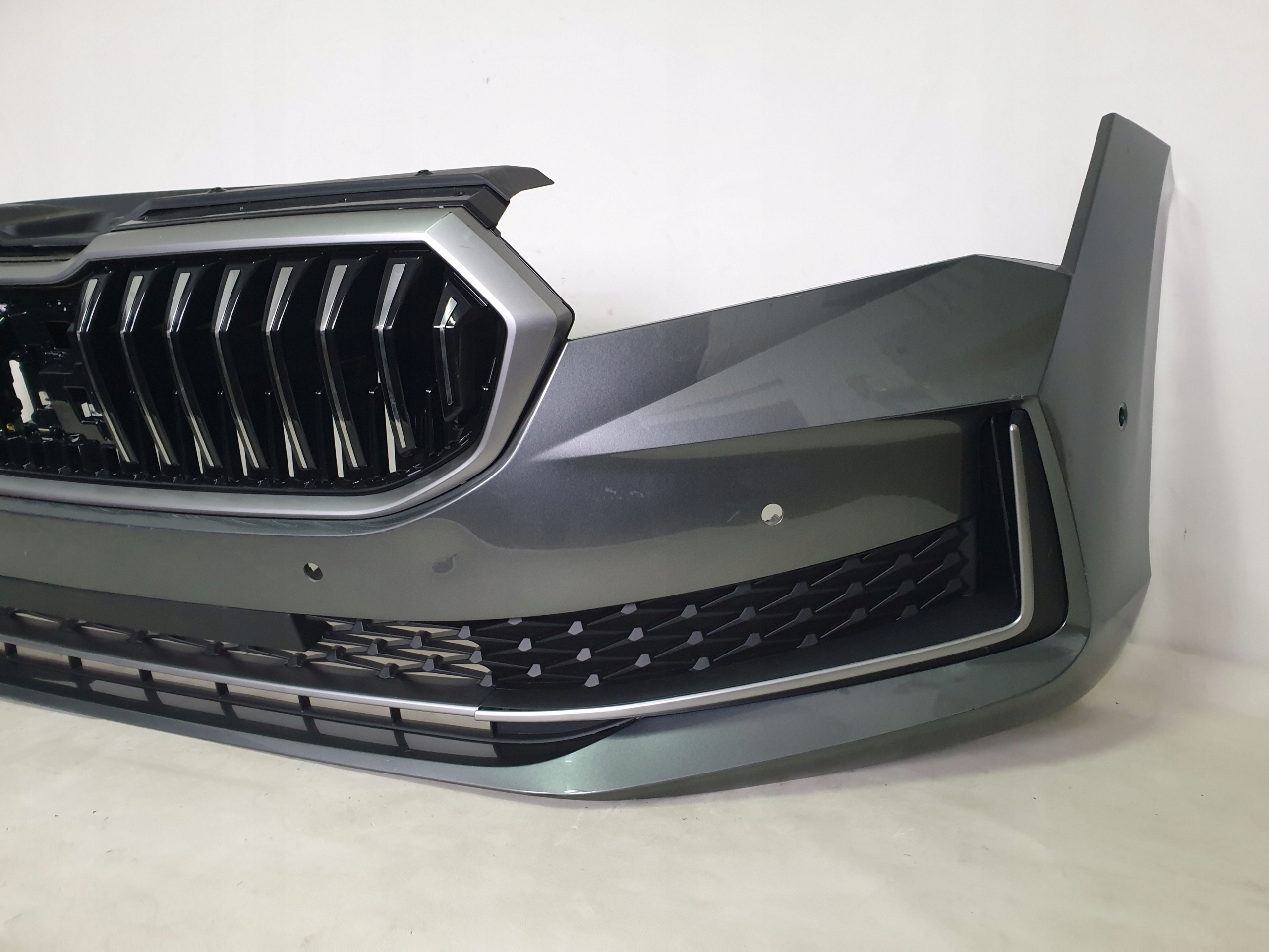 SKODA SUPERB IV 3P0 23-> bumper front front 6 x PDC cover 3P0807221