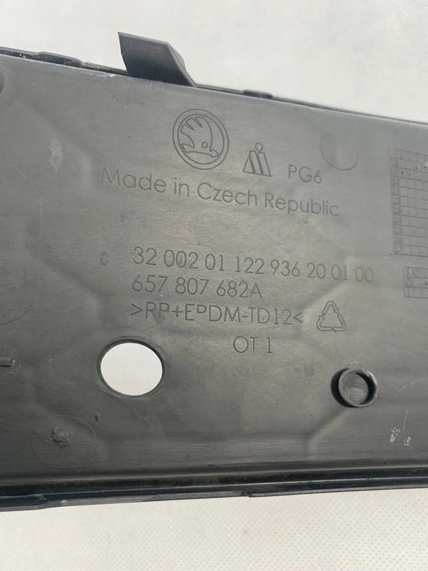 Skoda Scala 19r grille grid right 2019