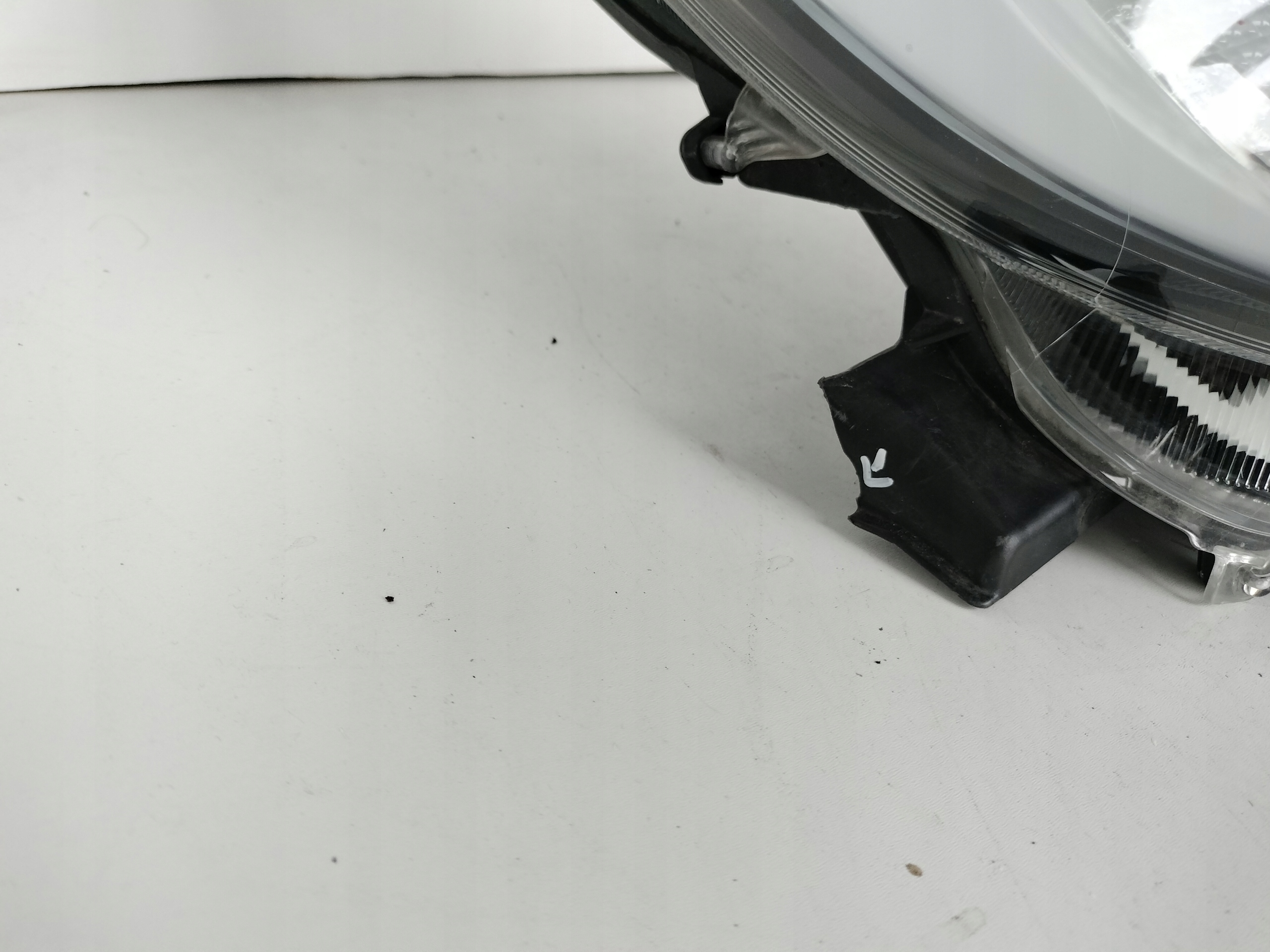light right REFLEKTOR TOYOTA YARIS IV 20- MAZDA 2 23- FULL LED