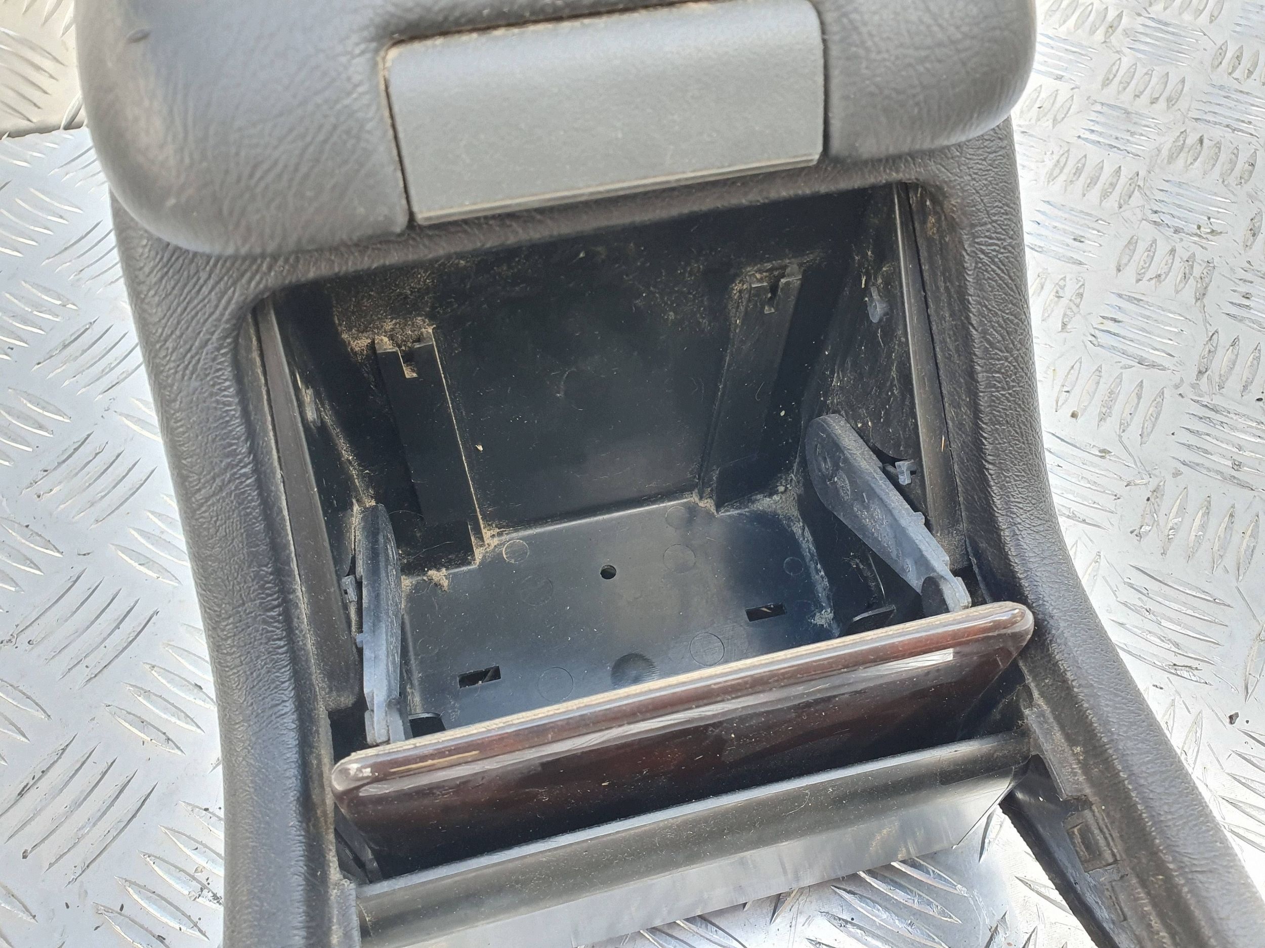 TUNEL armrest E9300411 MERCEDES W210