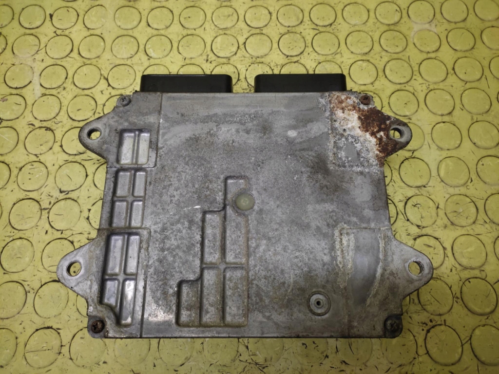 MITSUBISHI COLT VI unité de commande électronique uce moteur A1351507679