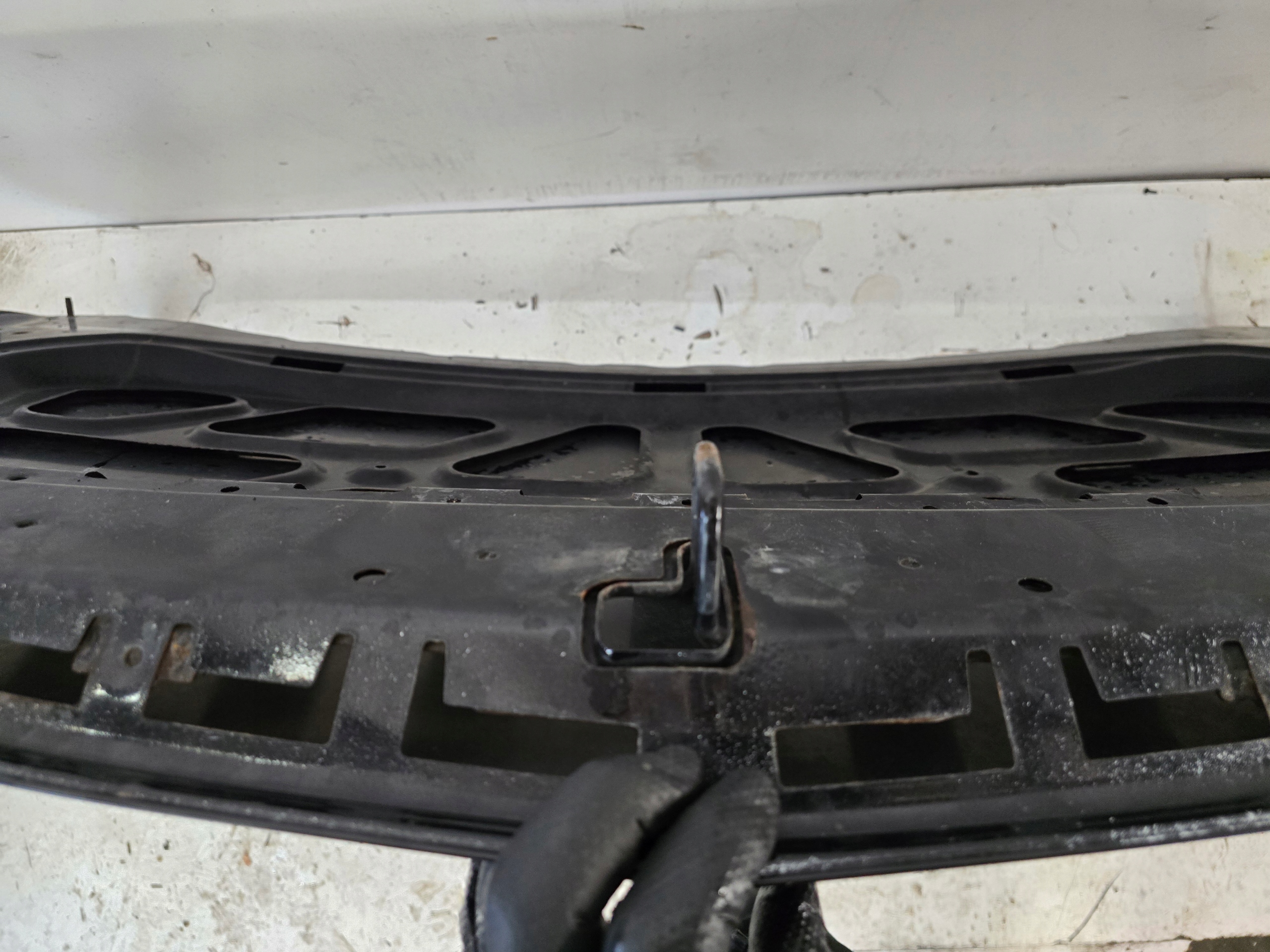 OPEL ASTRA J hauba crna