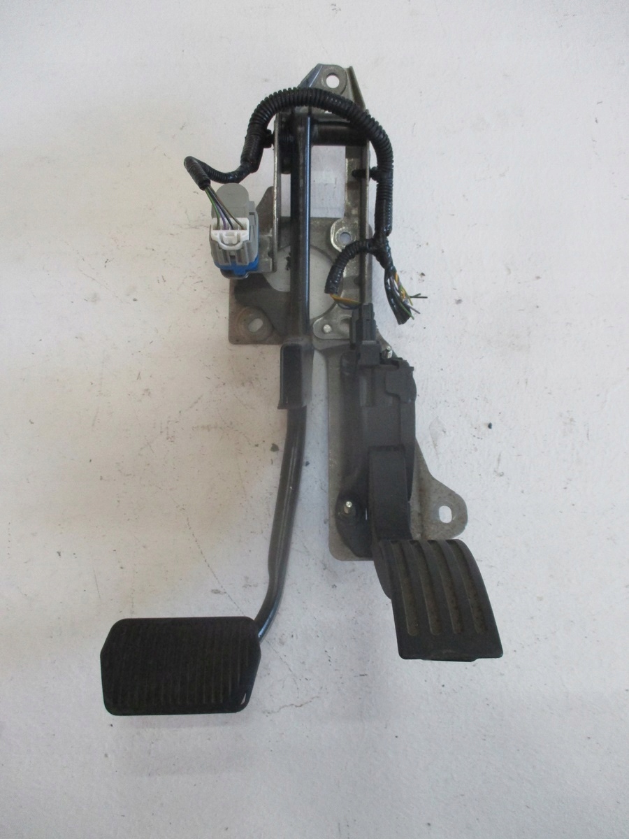 педаль тормоза volvo V40 II 31381468