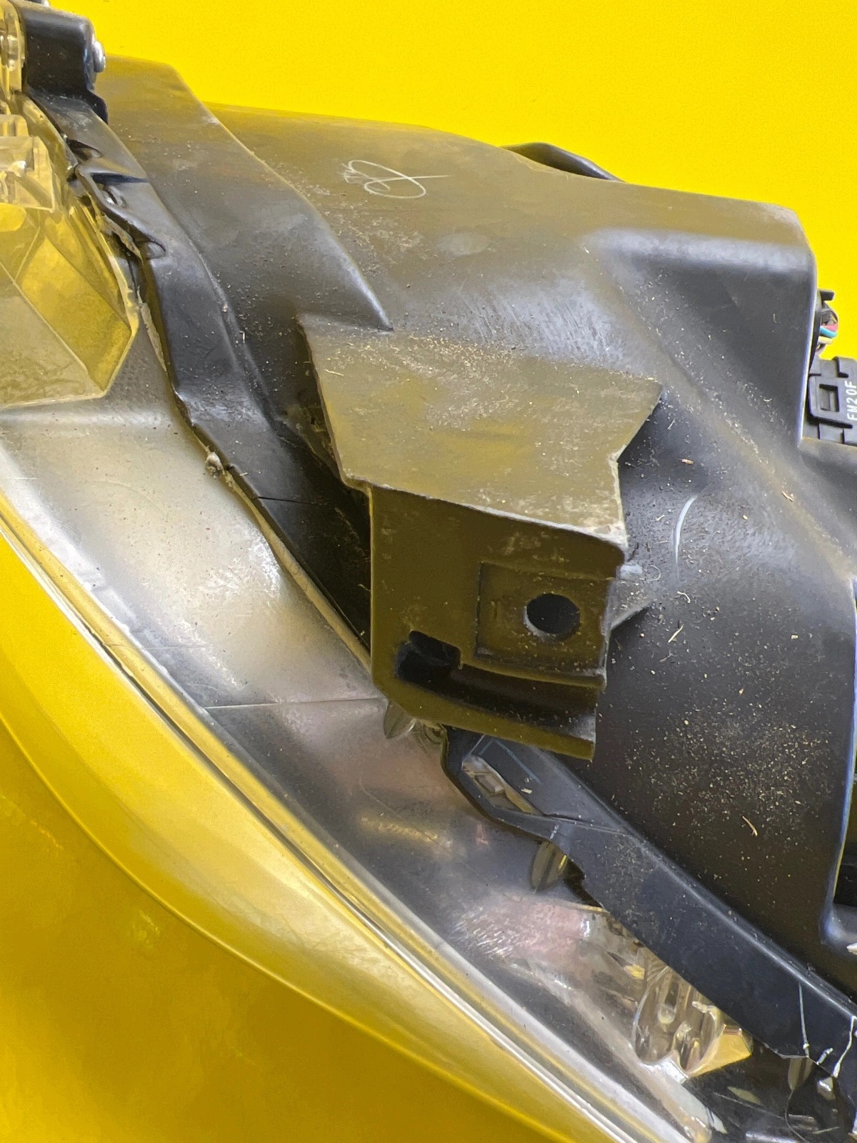 light right front Mitsubishi L200 Xenon 8301C742