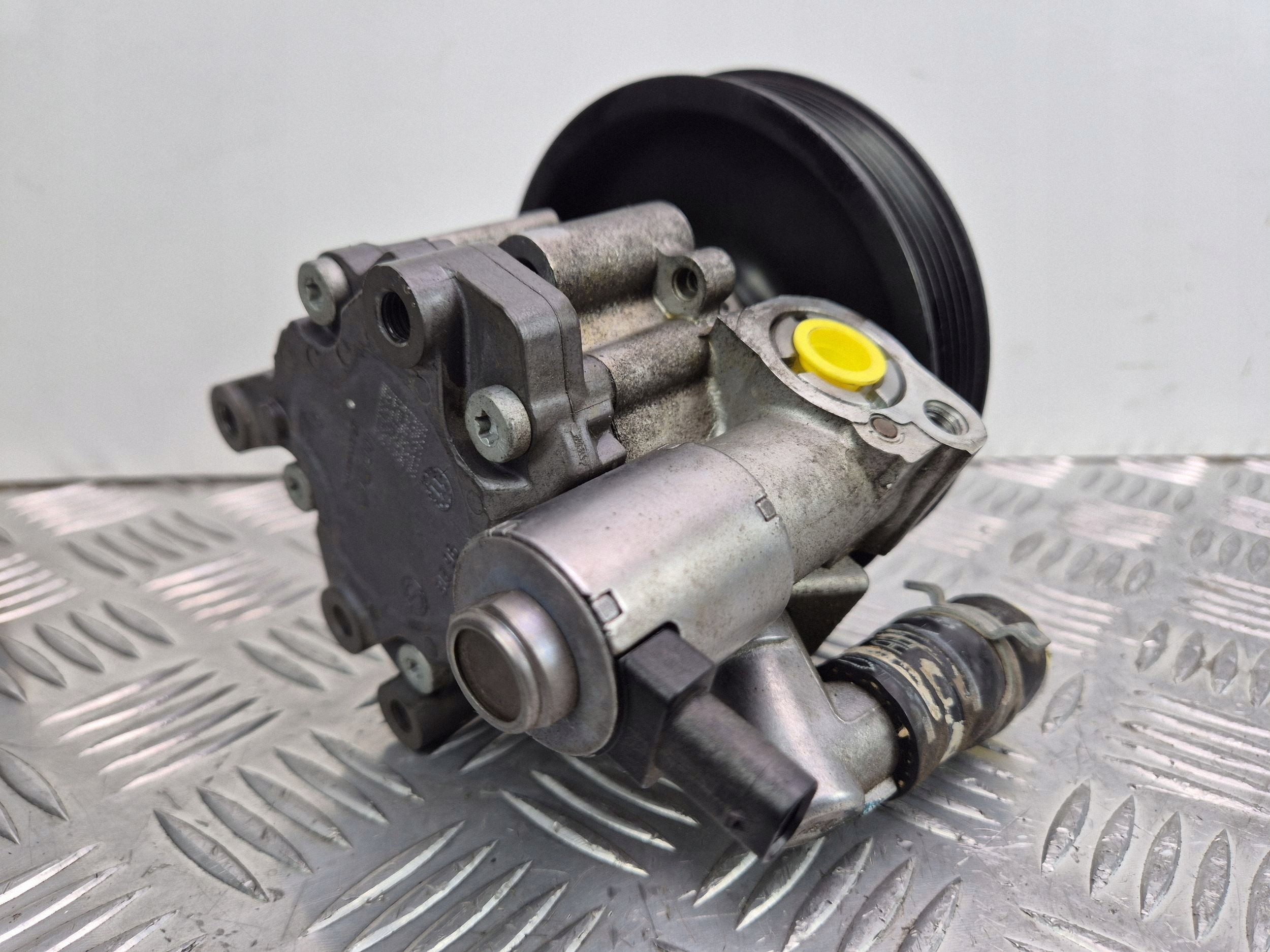 Mercedes C250 CGI W204 Pompa servosterzo A0054668201 M271
