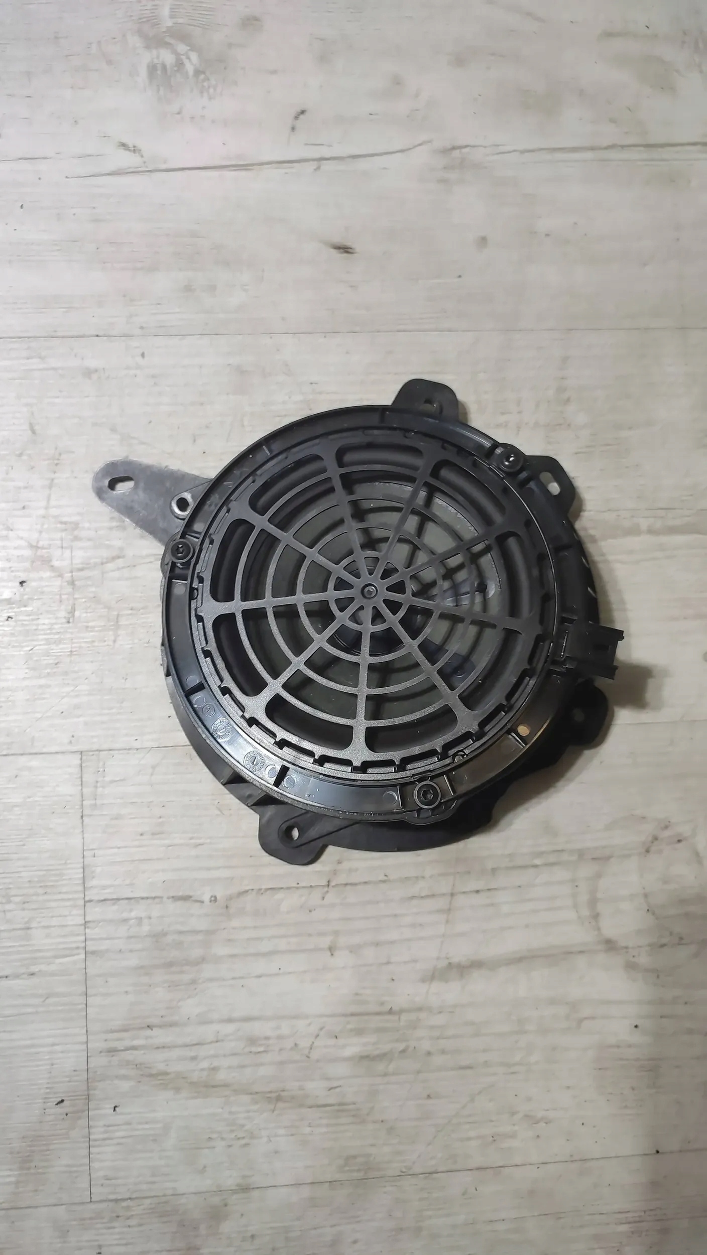 Opel Corsa F 1.2 22r. speaker