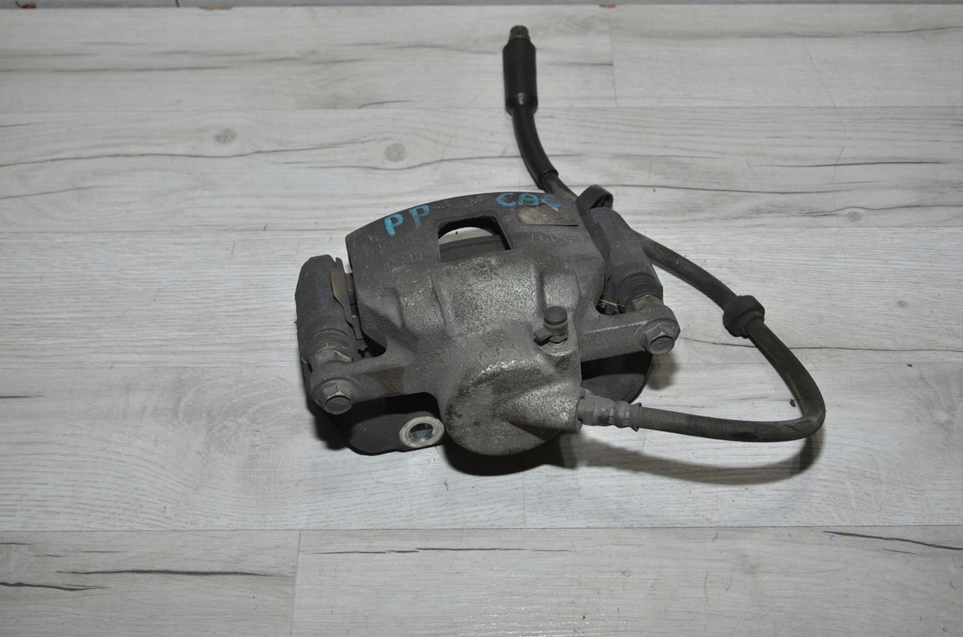 caliper right front 1.2 VVTI Citroen C4 Cactus 16r