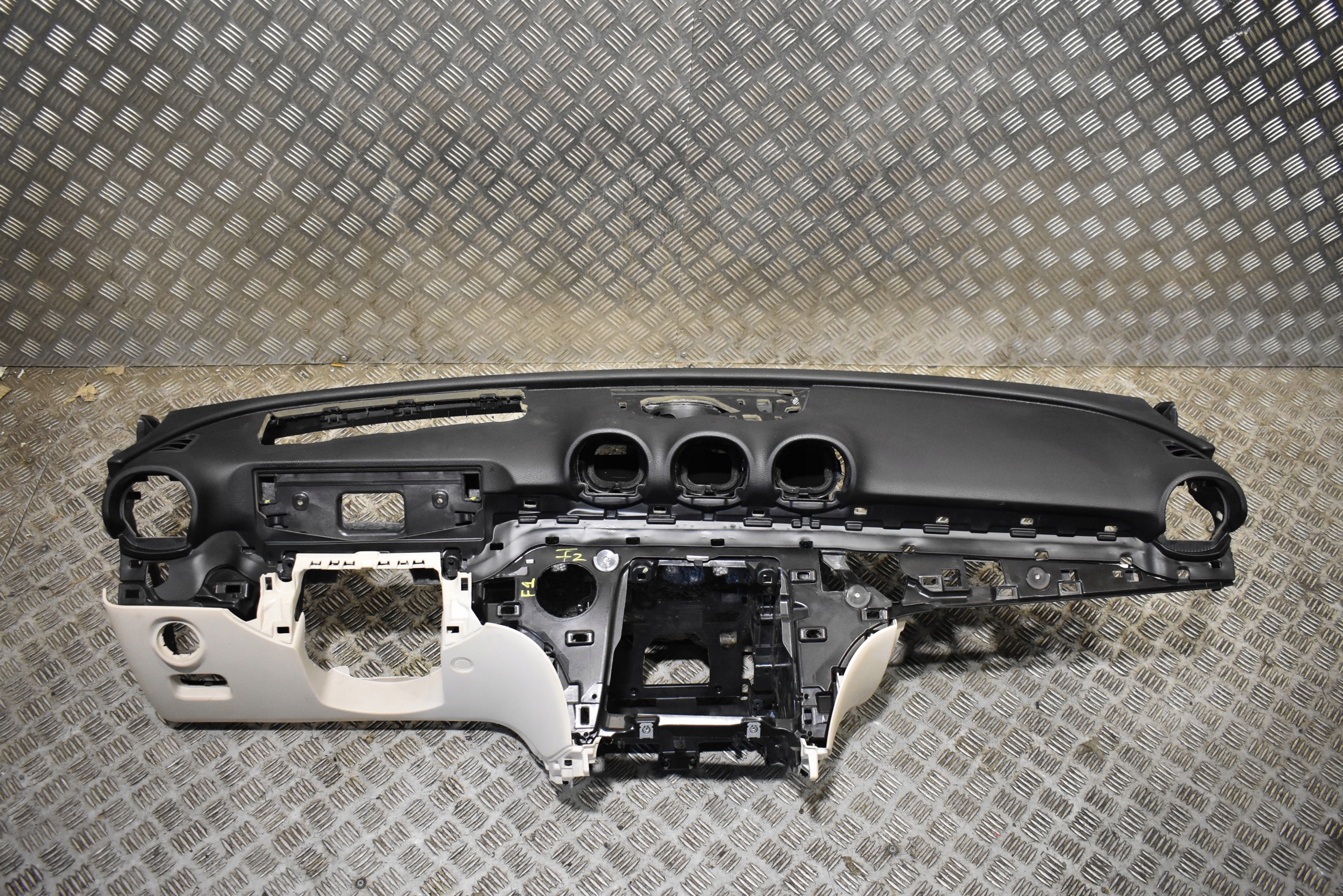 IDEALNA console dashboard HEADUP HEAD UP MERCEDES W206 1