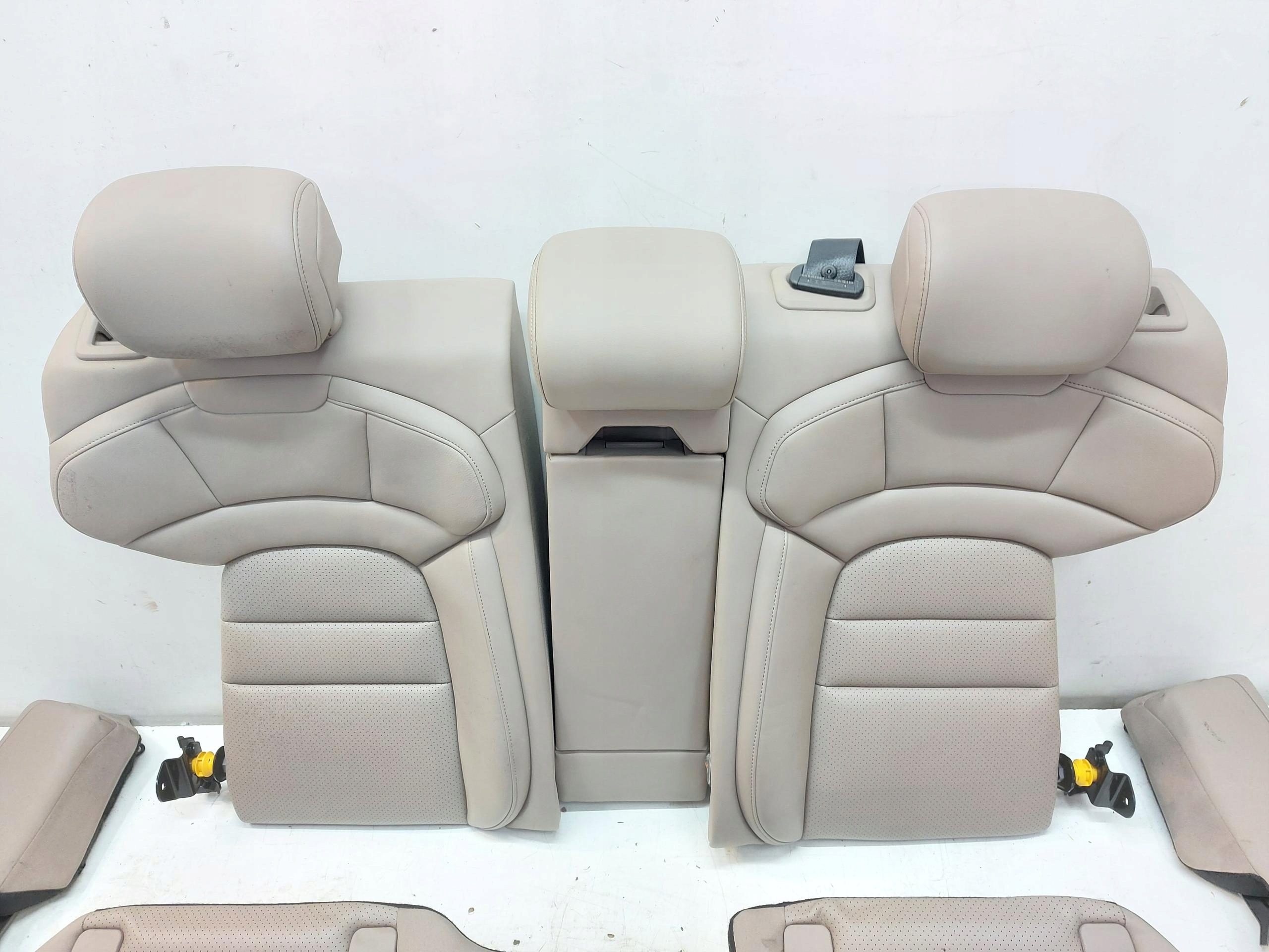Porsche Taycan 4S 9J1 2021r KANAPY seats front rear part