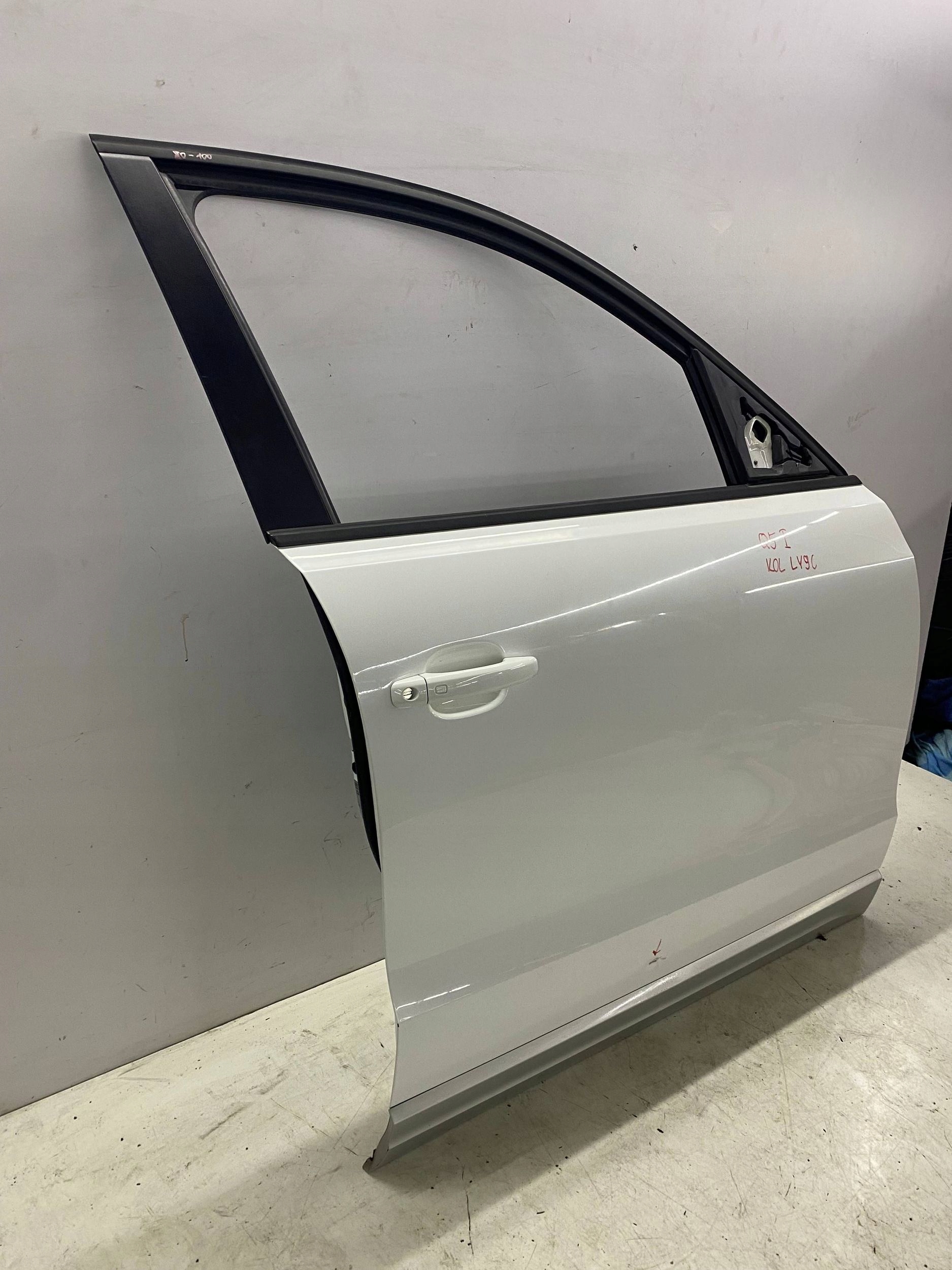 door right front right front AUDI Q5 8R colour LY9C