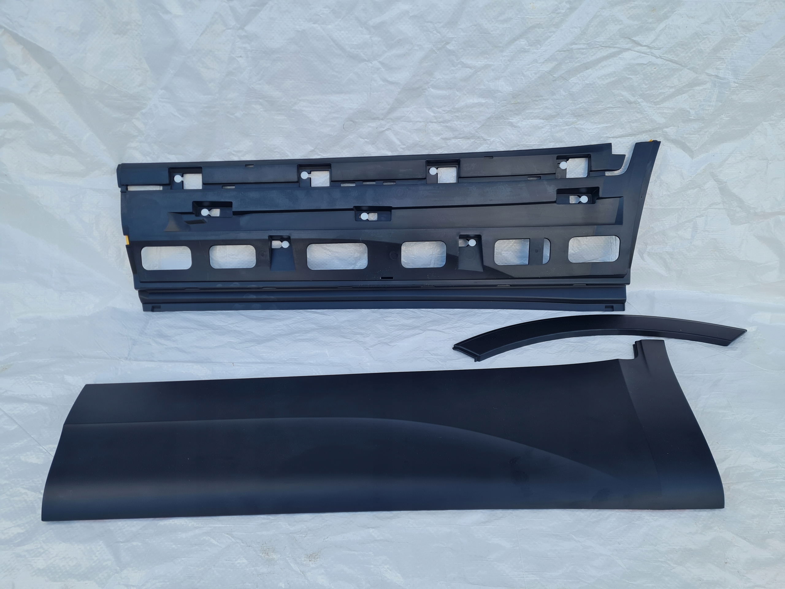 BENTLEY BENTAYGA 36A LISTWA DRZWI TYŁ LEWA NOWA