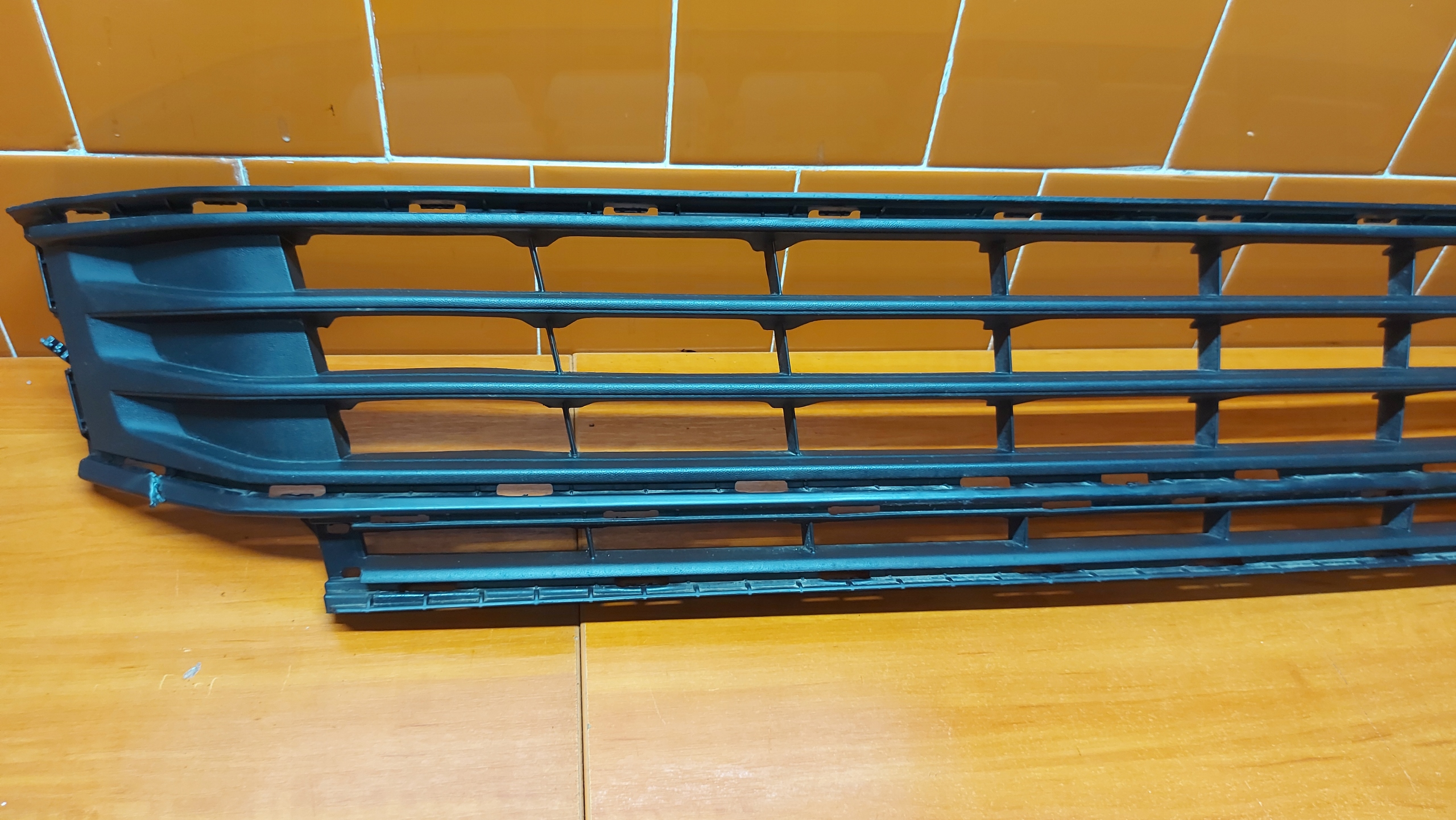 grid central of a bumper front front VW TOURAN II 15