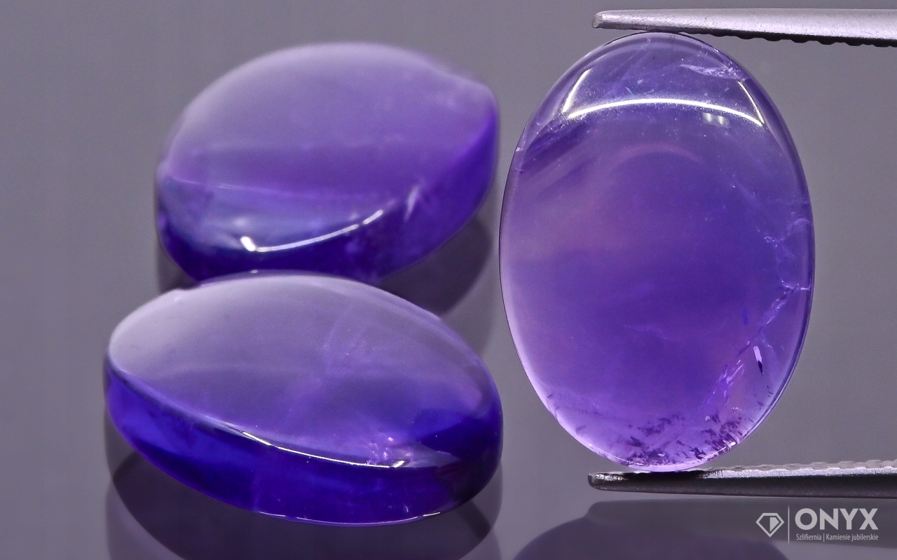 Ametyst konvexní mělký ovál 20x15 mm