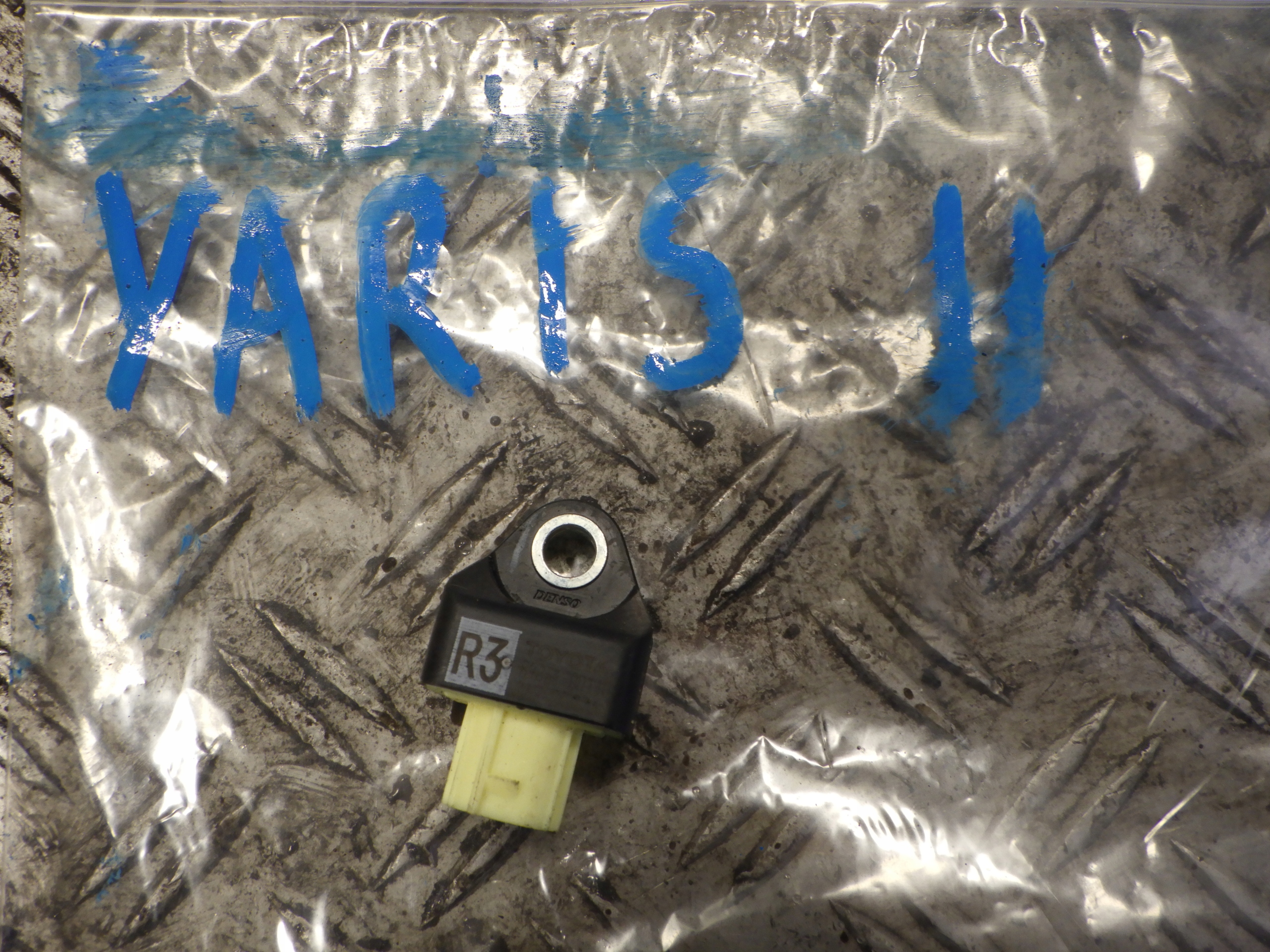 ДАТЧИК УДАРА TOYOTA YARIS IV 898310D110