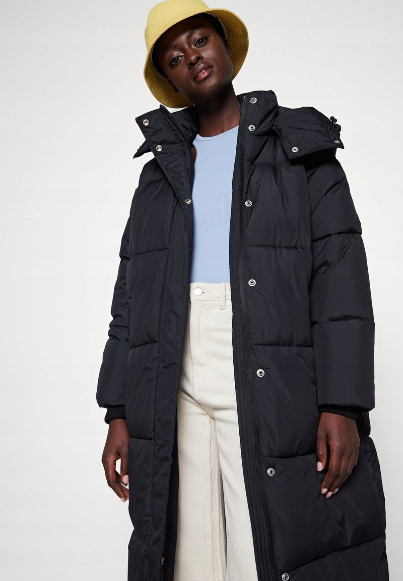 Dlouhý prošívaný kabát s kapucí Minimum 36