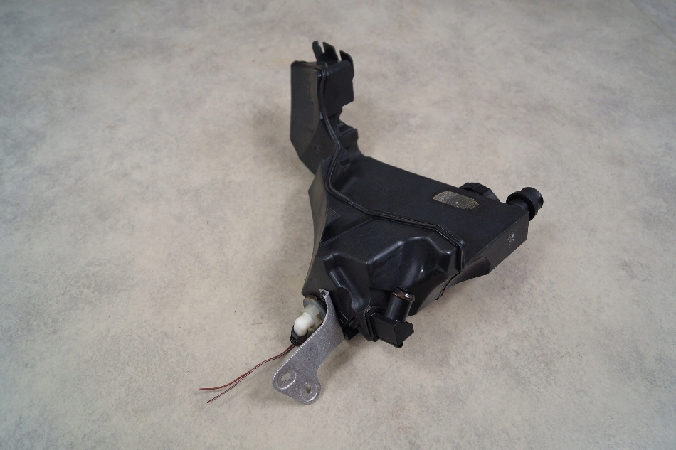 ZBIORNICZEK AIRMATIC MERCEDES W203 C KLASA 2 7 CDI Car type Passenger cars