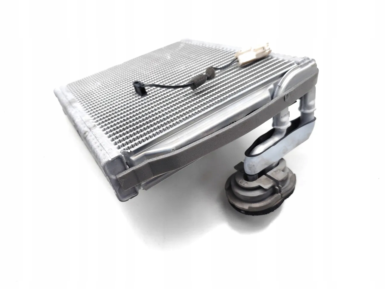 kia XCEED конденсатор / Радиатор кондиционера 1.5 Бензин 2024 suv