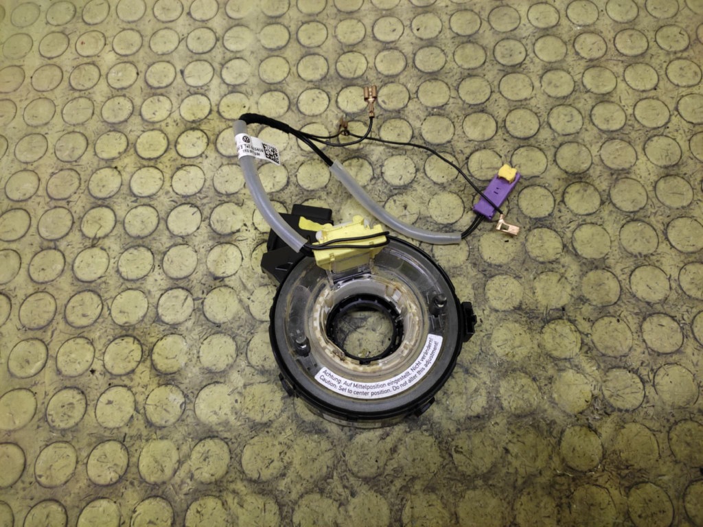 VW GOLF V ring ZWIJAK 1K0959653